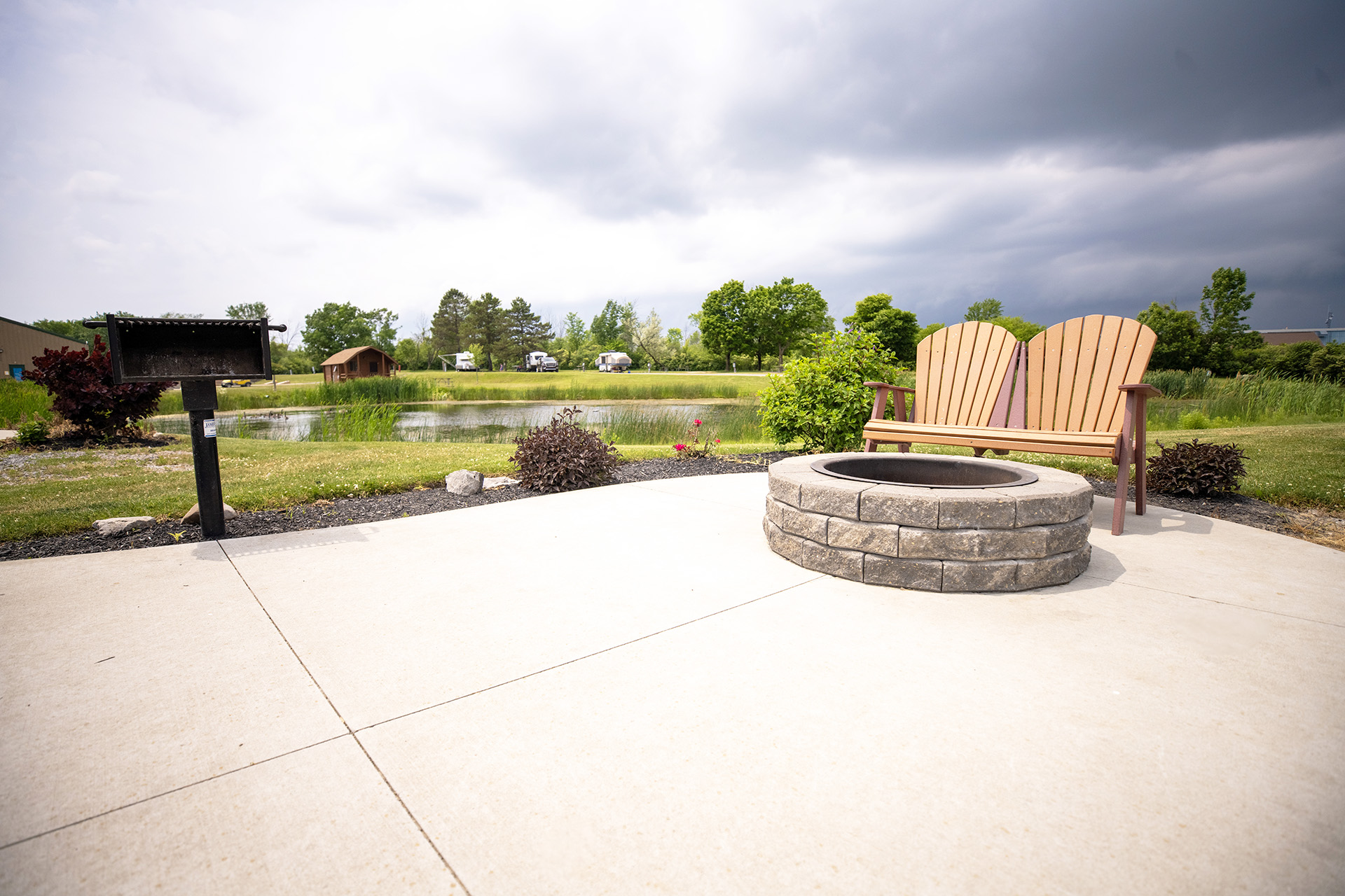 RV - C30, Back-In 50/30 AMPS FHU KOA Patio®, Pond