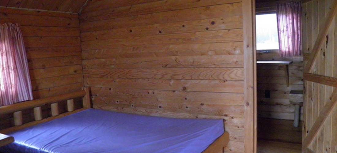2 room cabin on pond, full size bed