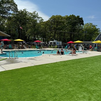 Niantic / I-95 Exit 72 KOA Holiday