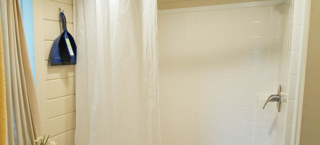 Bathroom w/ Spacious Showers