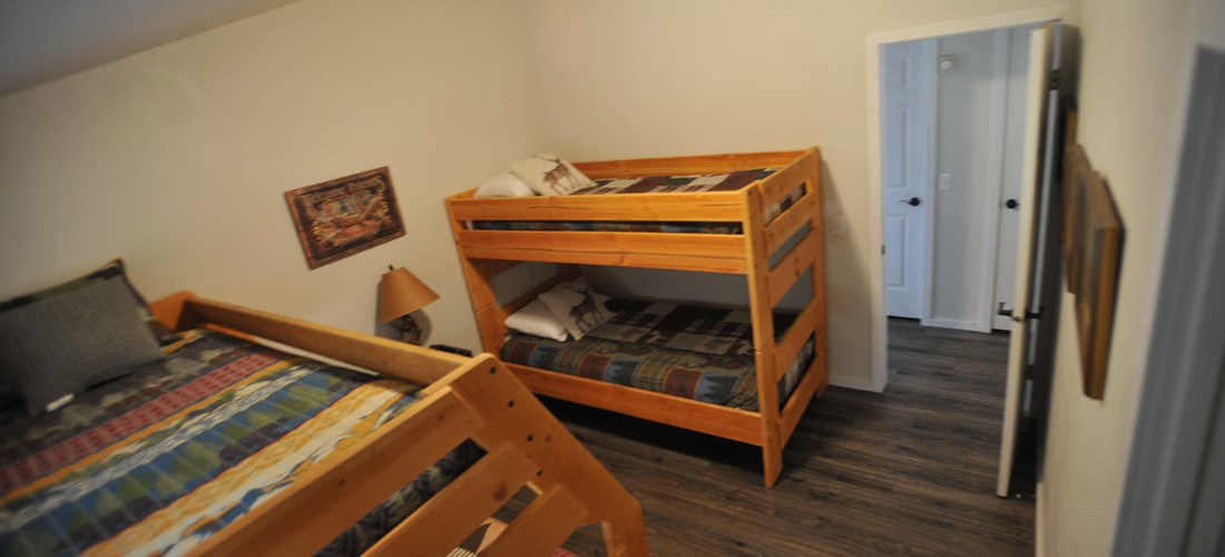Grand House - Bedroom 1
