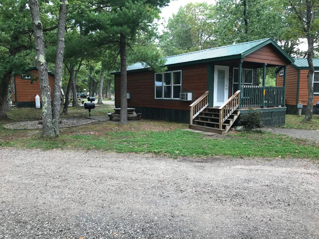 Deluxe Cabin (Full Bath with Tub & Shower), Patio Pictures Oscoda