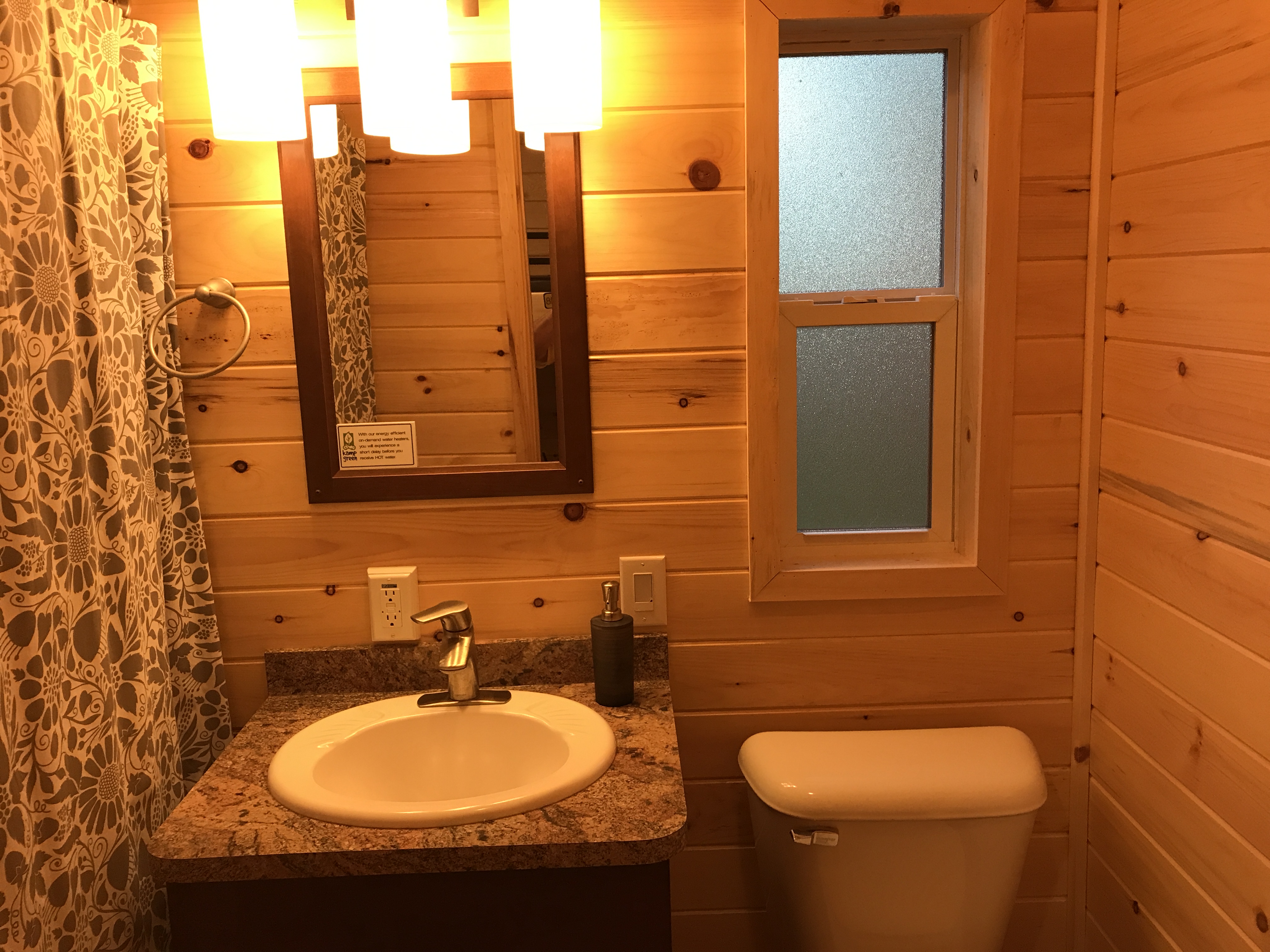 Cabin 118 Bathroom