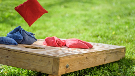Horseshoes & Cornhole