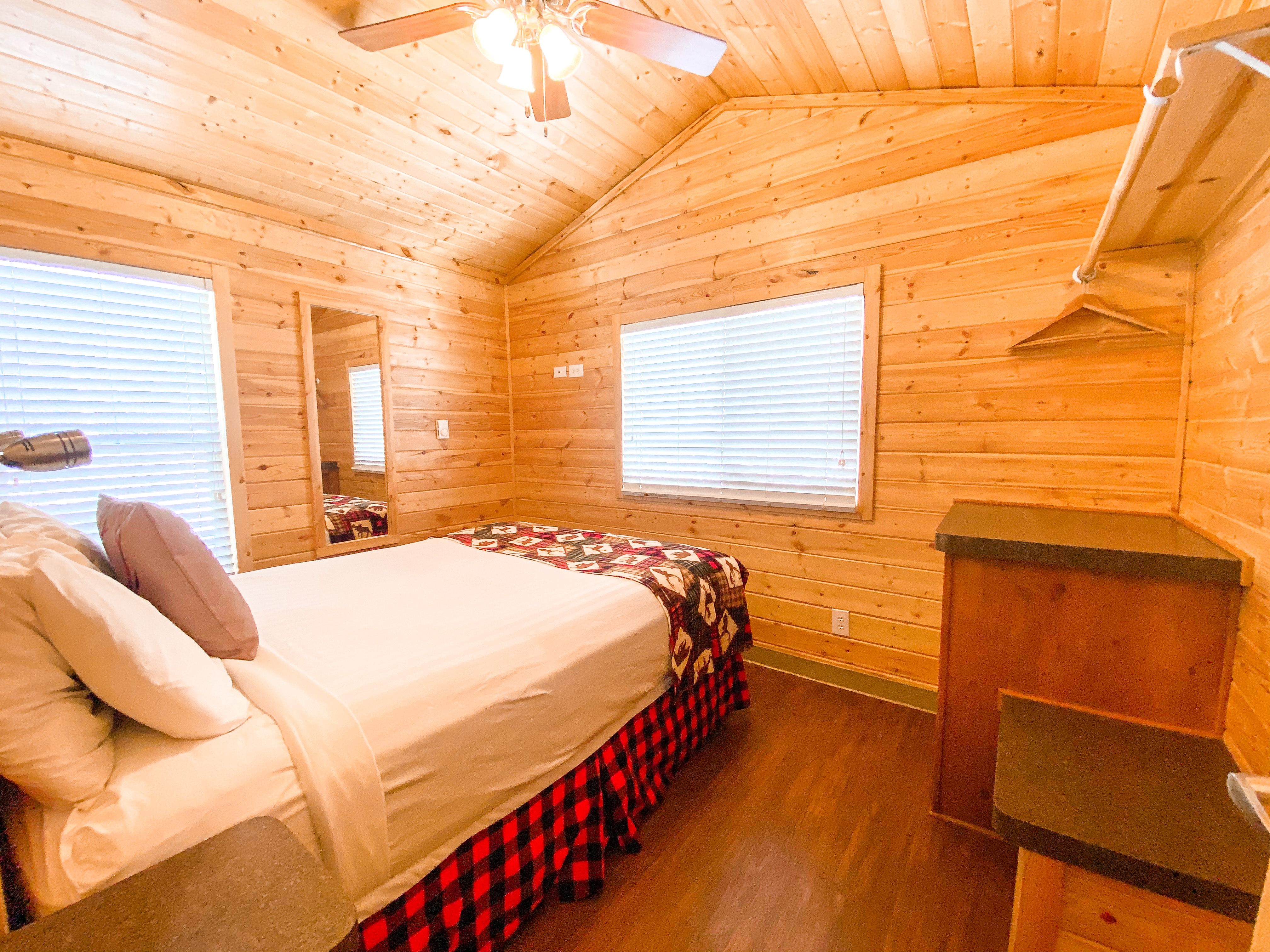 Large Deluxe Cabin 6