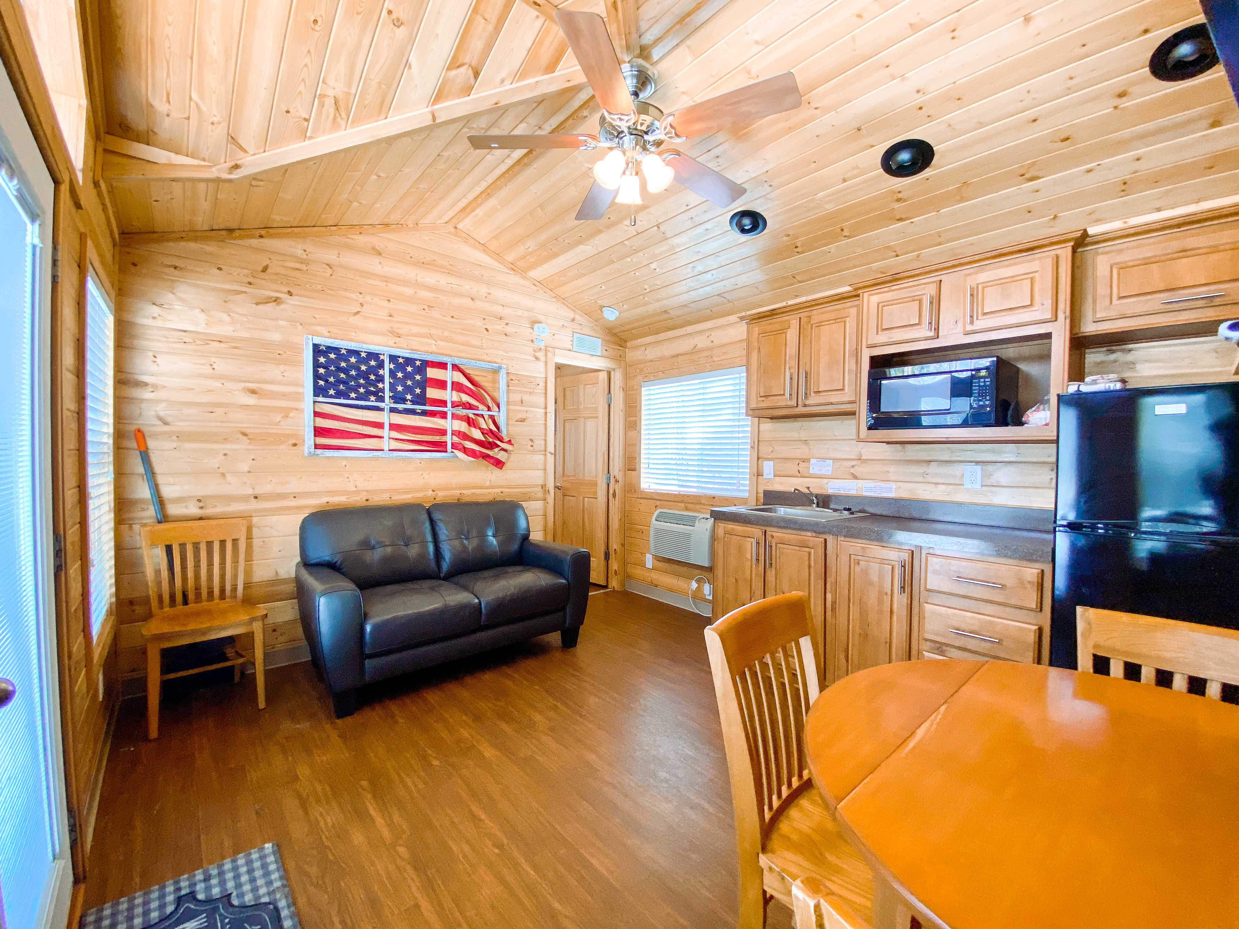Large Deluxe Cabin 3