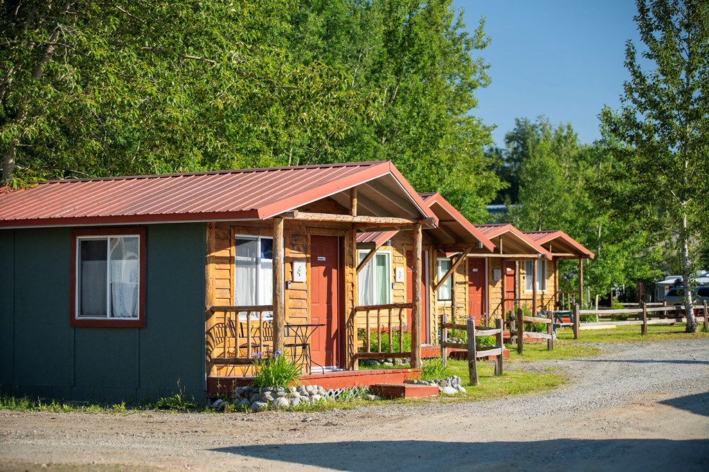 Find Your Perfect Alaskan Getaway: RVs, Cabins, and Tents