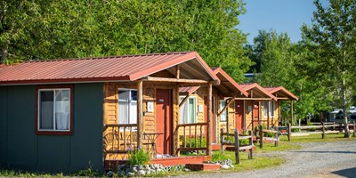 Find Your Perfect Alaskan Getaway: RVs, Cabins, and Tents