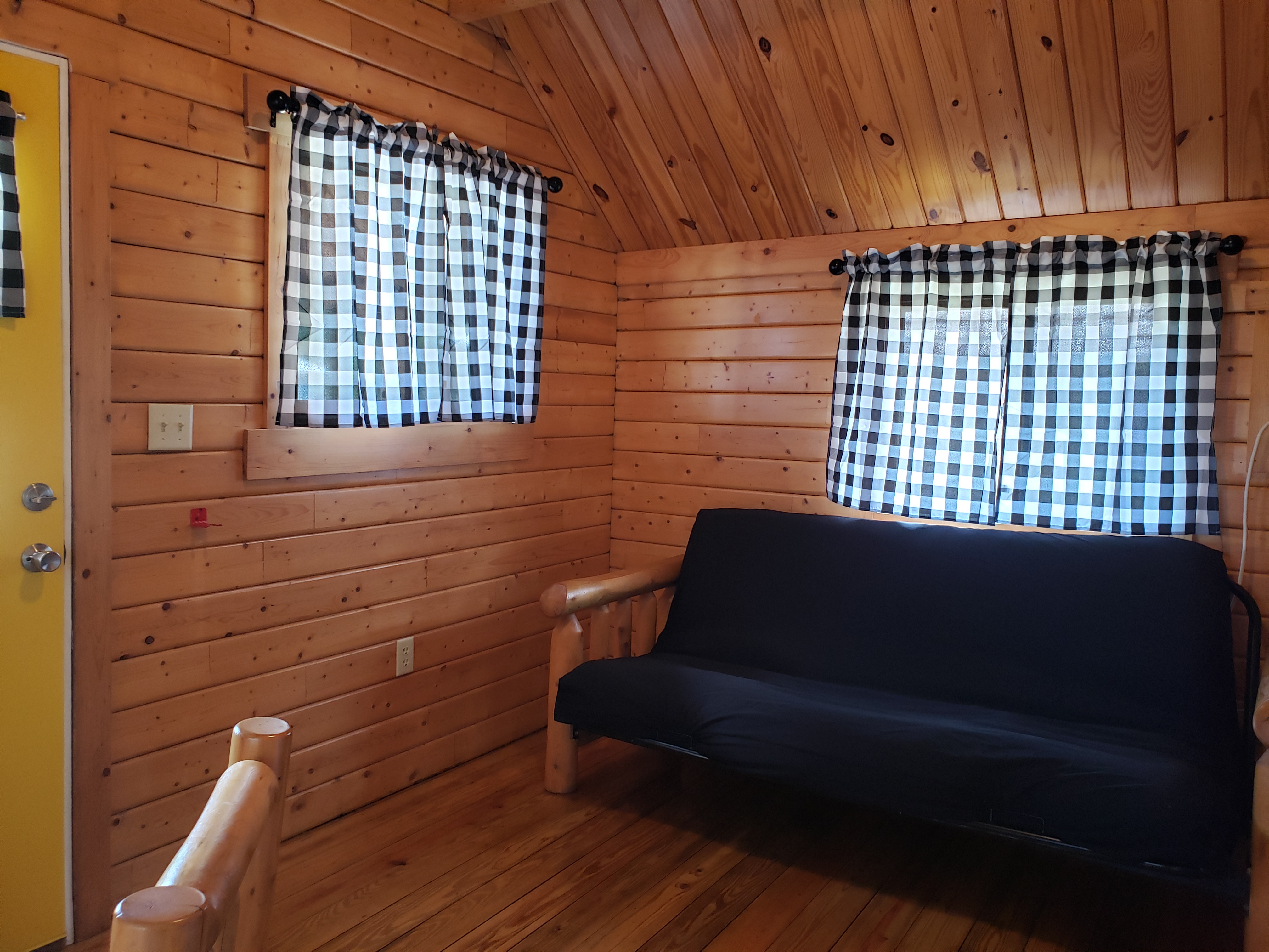 Cabin 5 Living