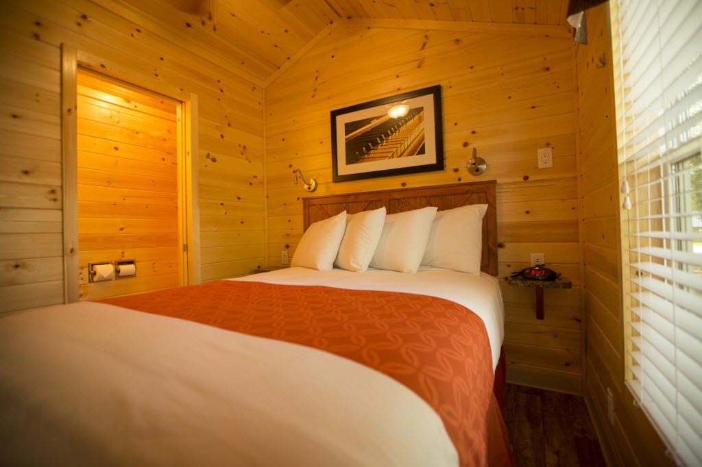 Queen bed with half bath