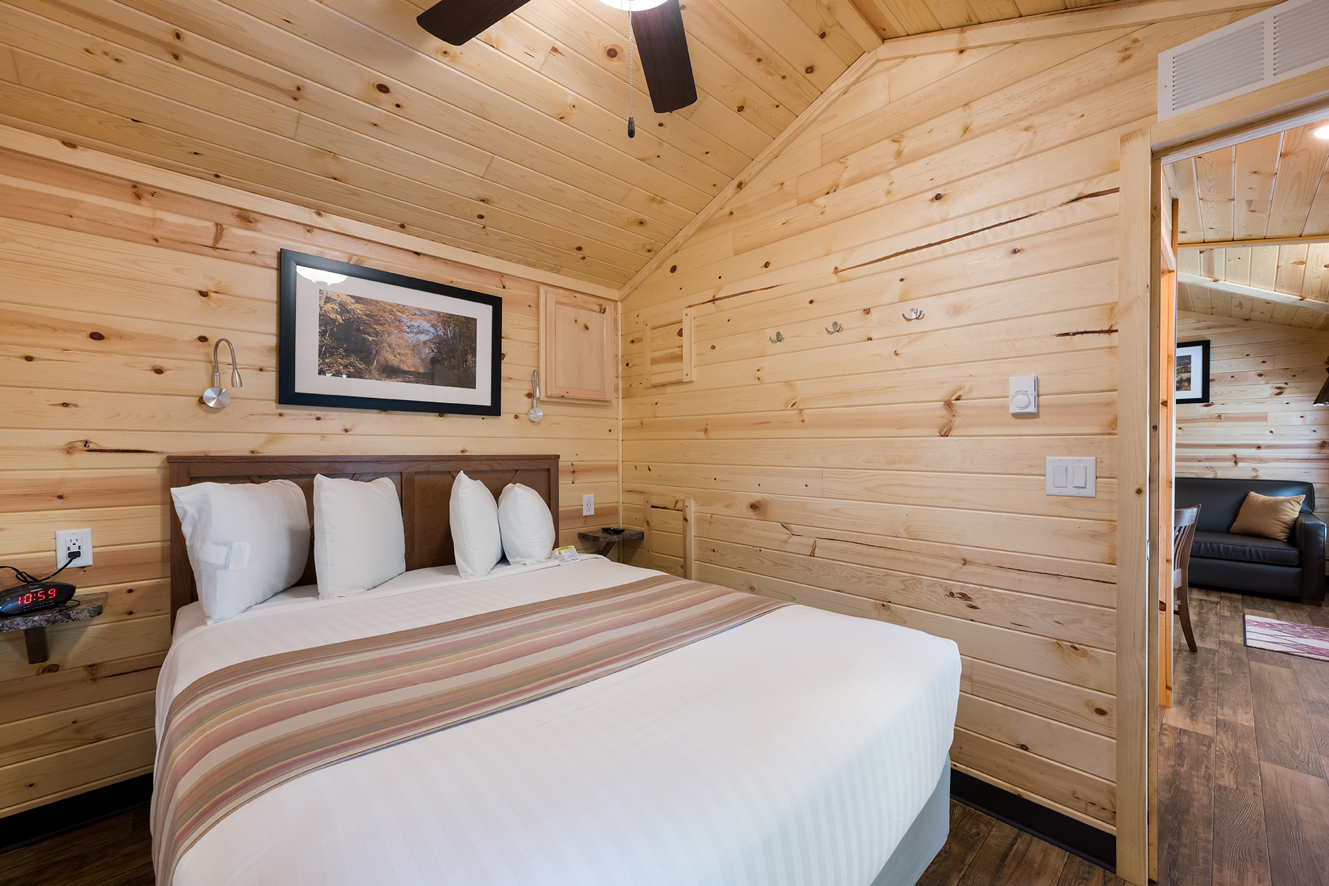 DC314_Deluxe Cabin, 2RM with KOA Patio® (Full Bath & Half Bath) – Sleeps 8