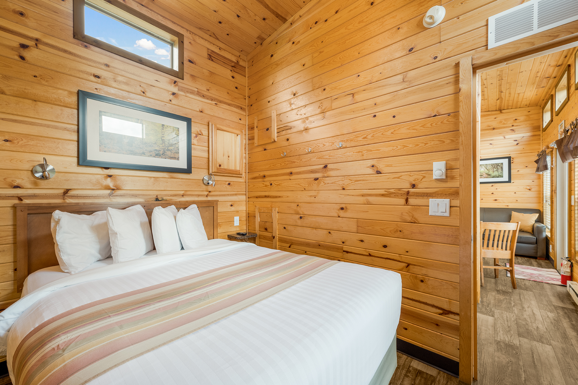 DC312_Deluxe Cabin, 2RM with KOA Patio® (Full Bath & Half Bath) – Sleeps 6