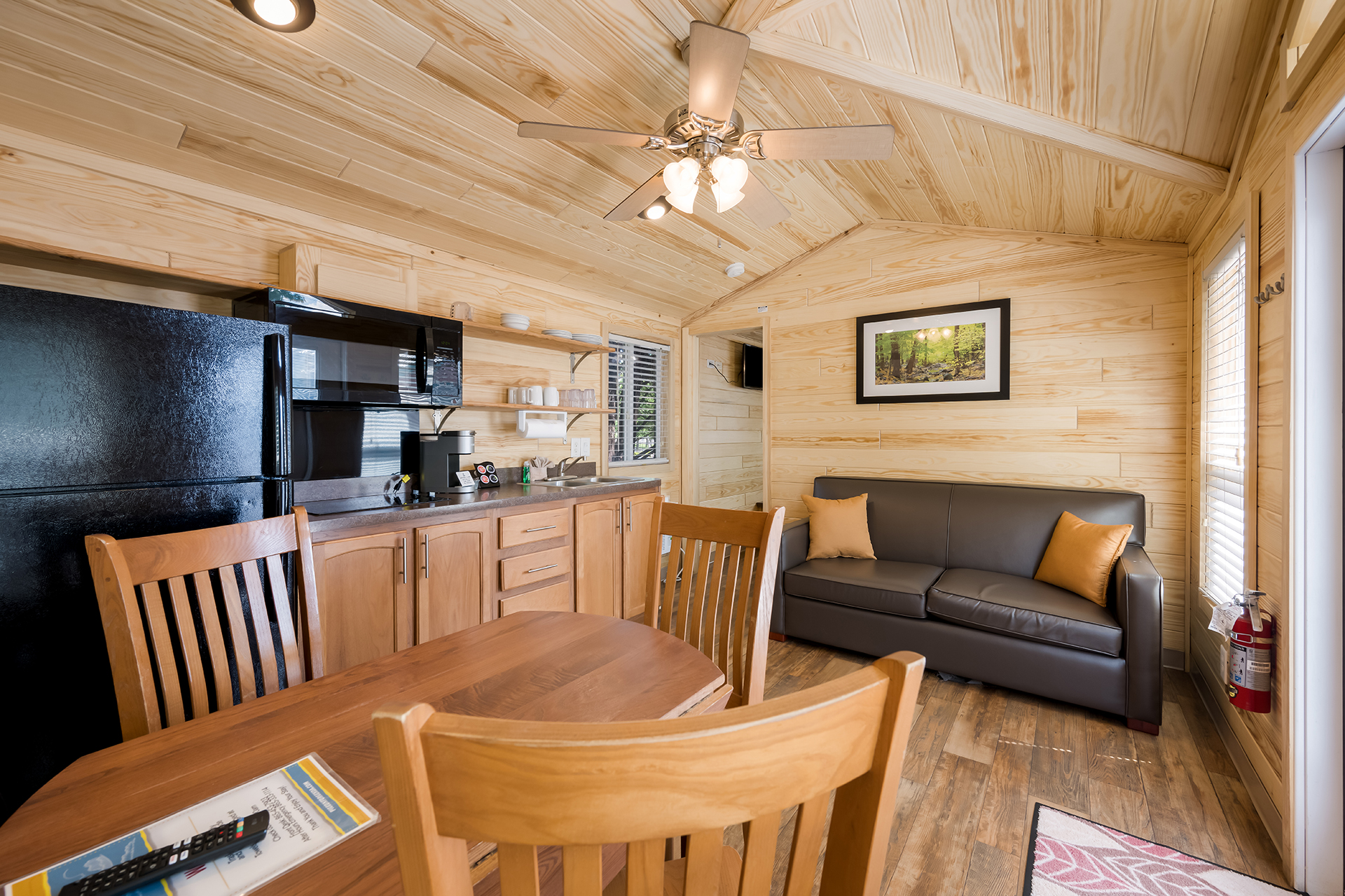 DC5_Deluxe Cabin, 2RM with KOA Patio® Near Pool & Rec (Full Bath with Tub & Shower) – Sleeps 6