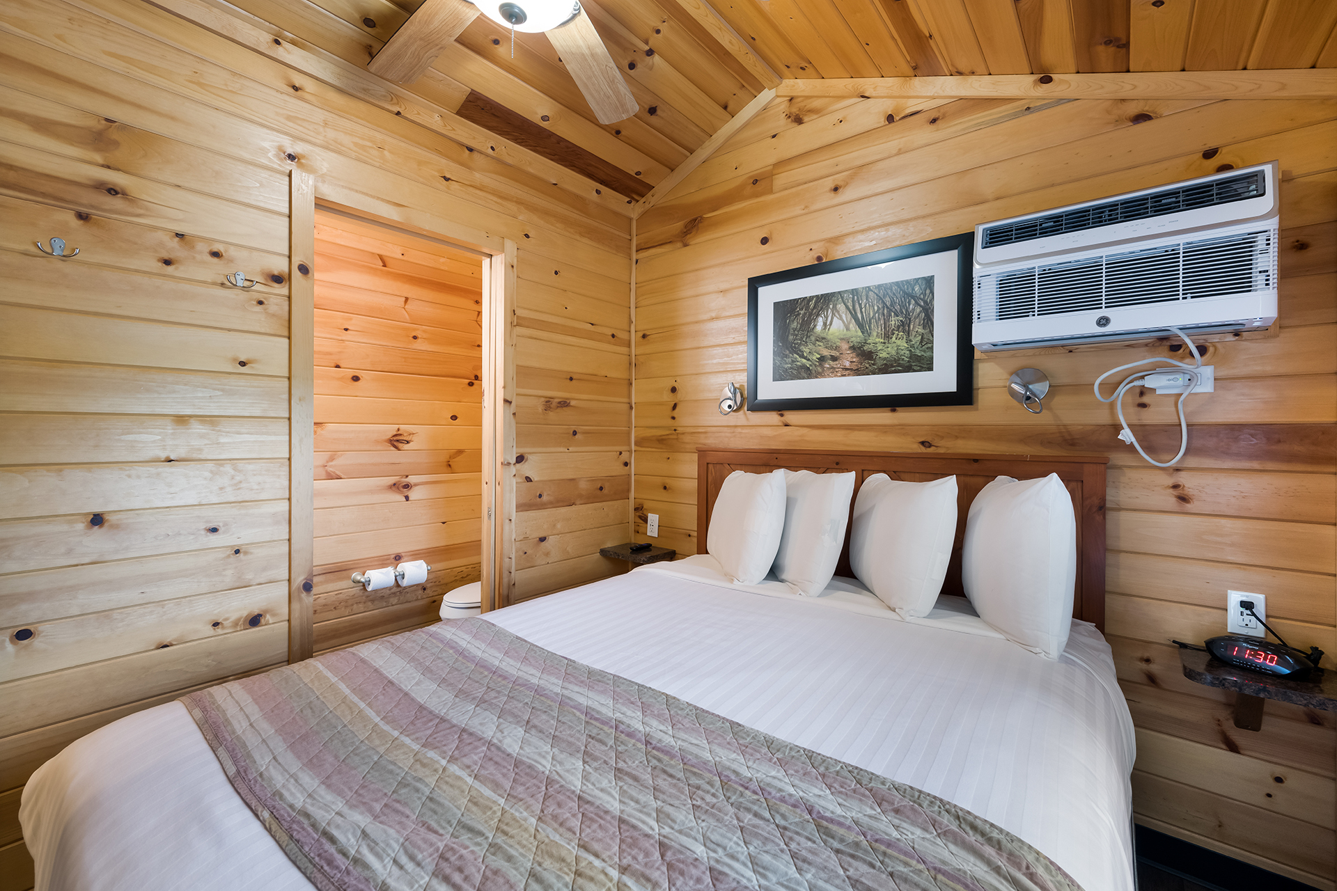 DC7_Deluxe Cabin, 2RM with Patio Near Rec (Full Bath & Half Bath) – Sleeps 6