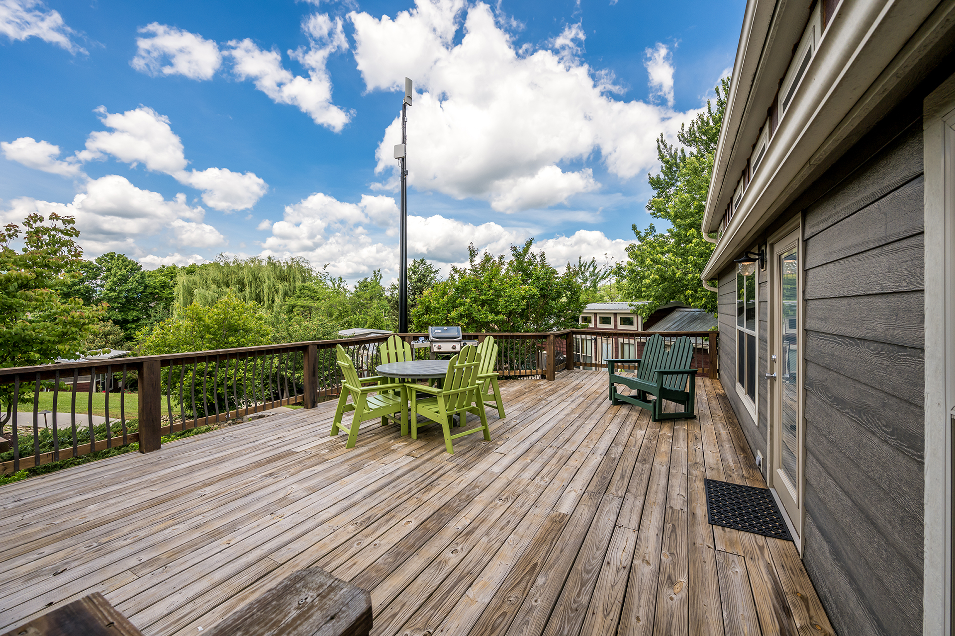 DC301_Deluxe Cabin, 1RM with KOA Patio®, Accessible (Full Bath with Shower) – Sleeps 4