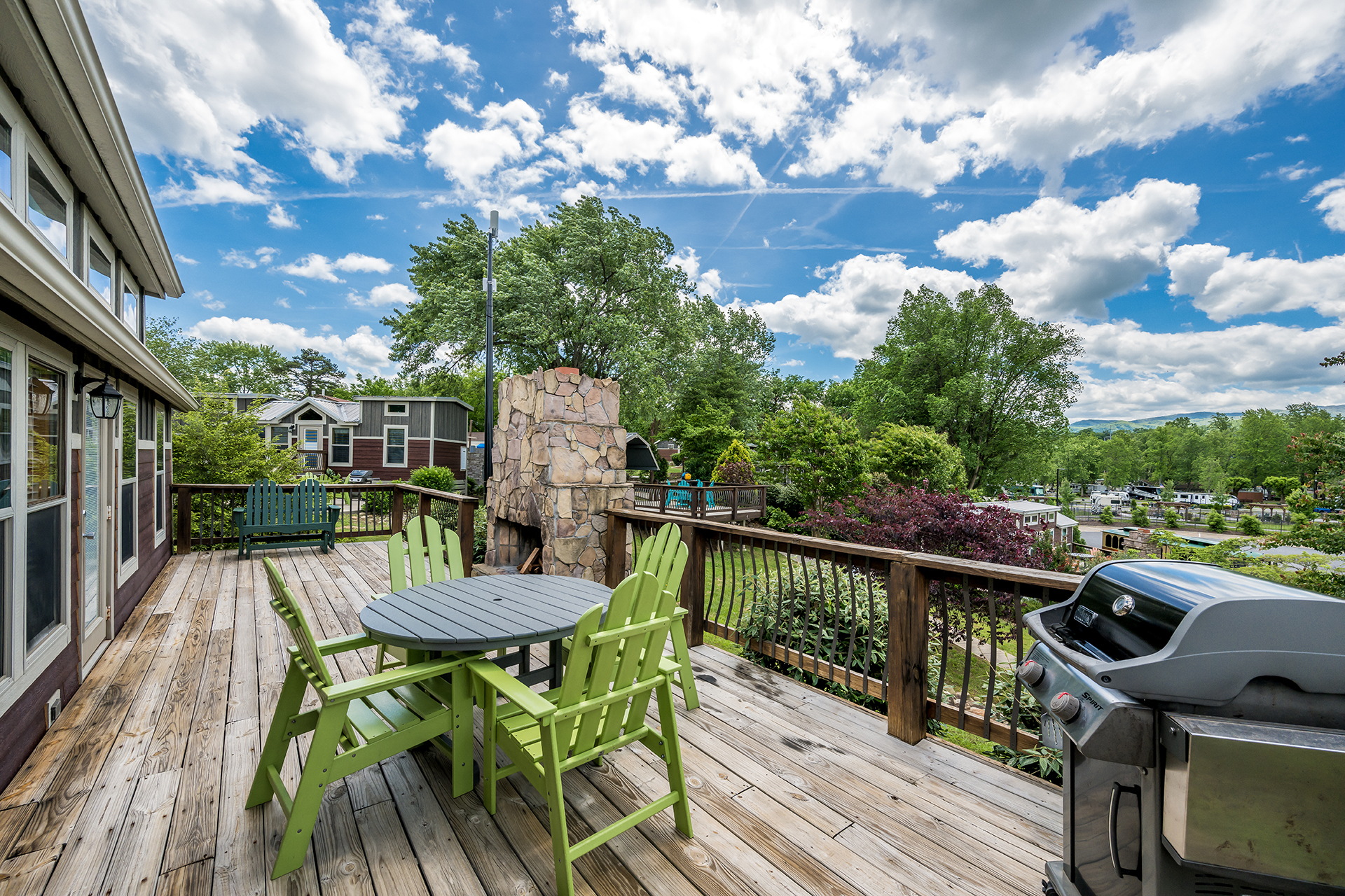 DC312_Deluxe Cabin, 2RM with KOA Patio® (Full Bath & Half Bath) – Sleeps 6
