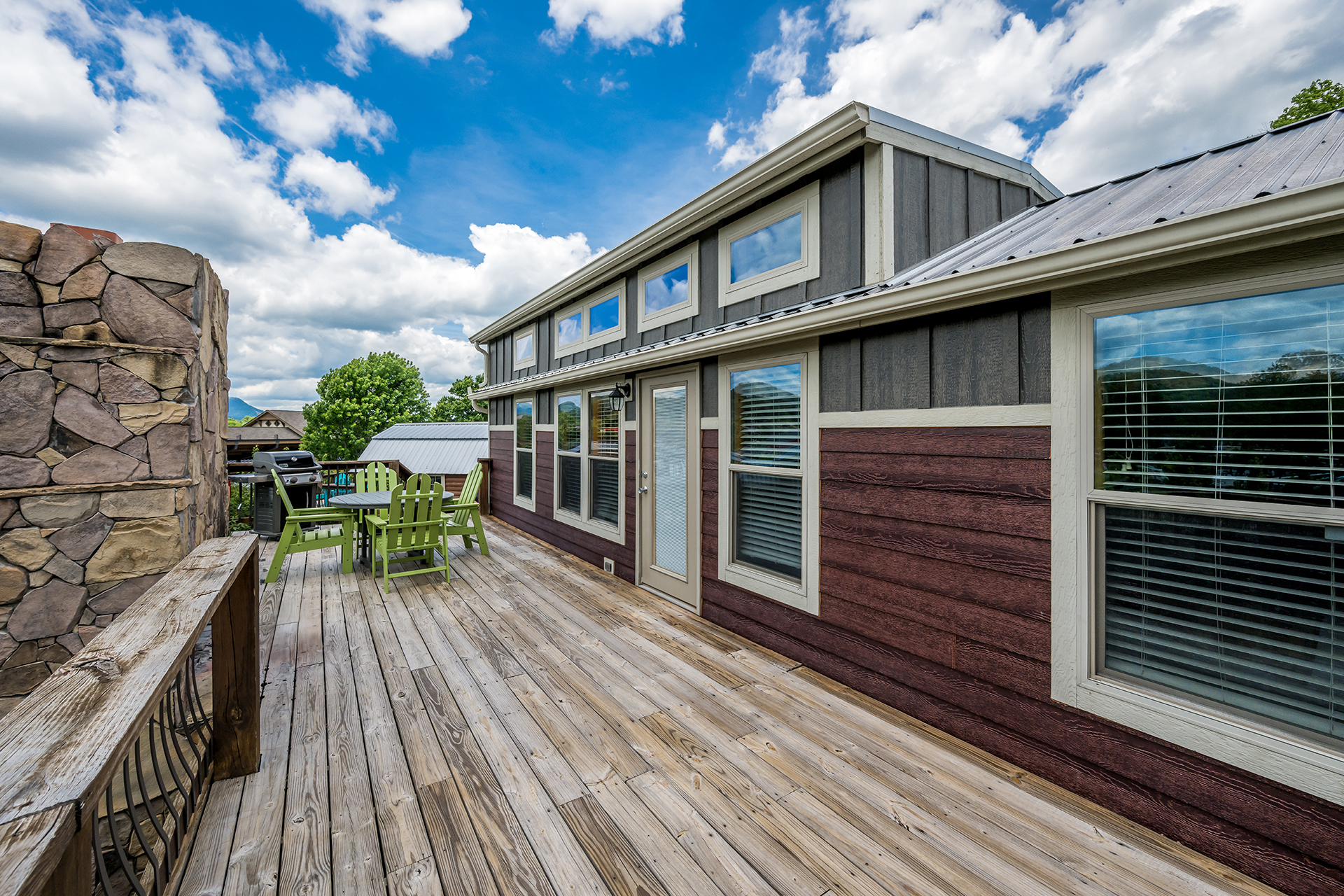 DC312_Deluxe Cabin, 2RM with KOA Patio® (Full Bath & Half Bath) – Sleeps 6