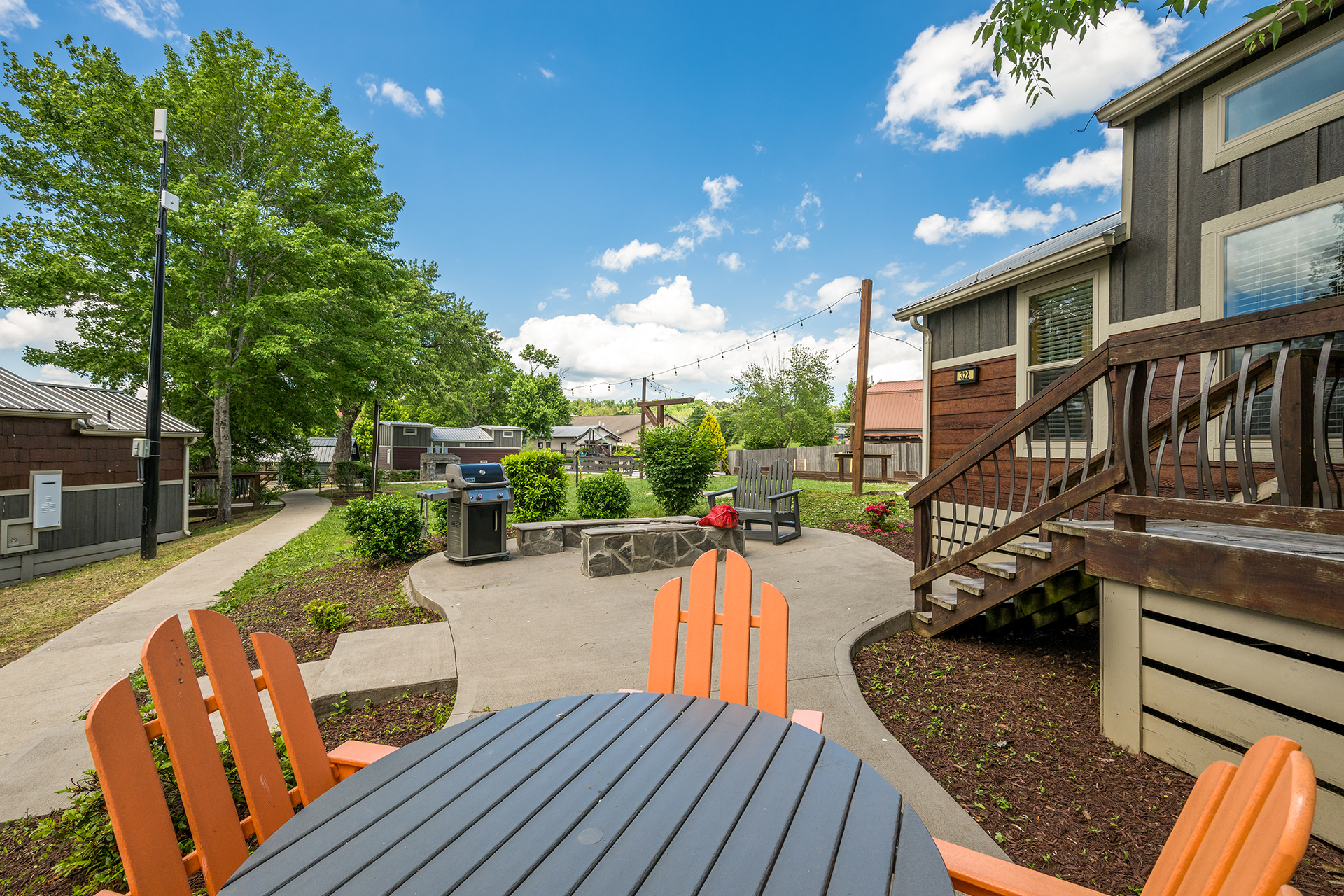 DC322_Deluxe Cabin, 2RM with KOA Patio® (Full Bath & Half Bath) – Sleeps 8
