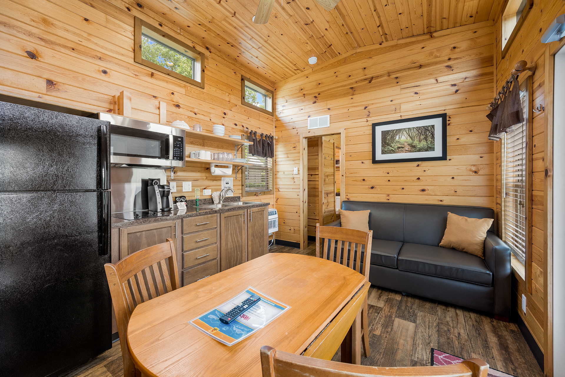 DC312_Deluxe Cabin, 2RM with KOA Patio® (Full Bath & Half Bath) – Sleeps 6