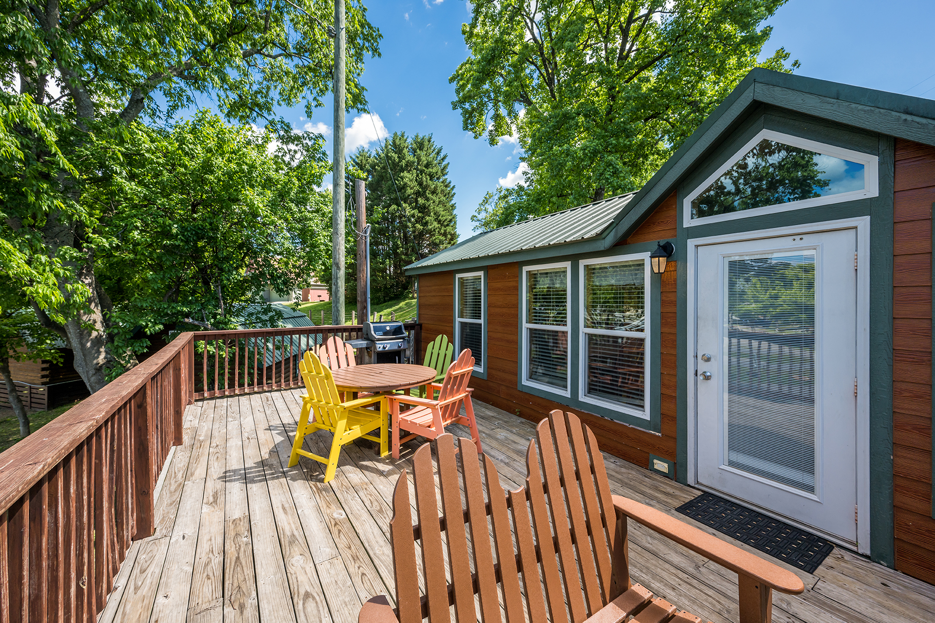 DC7_Deluxe Cabin, 2RM with Patio Near Rec (Full Bath & Half Bath) – Sleeps 6