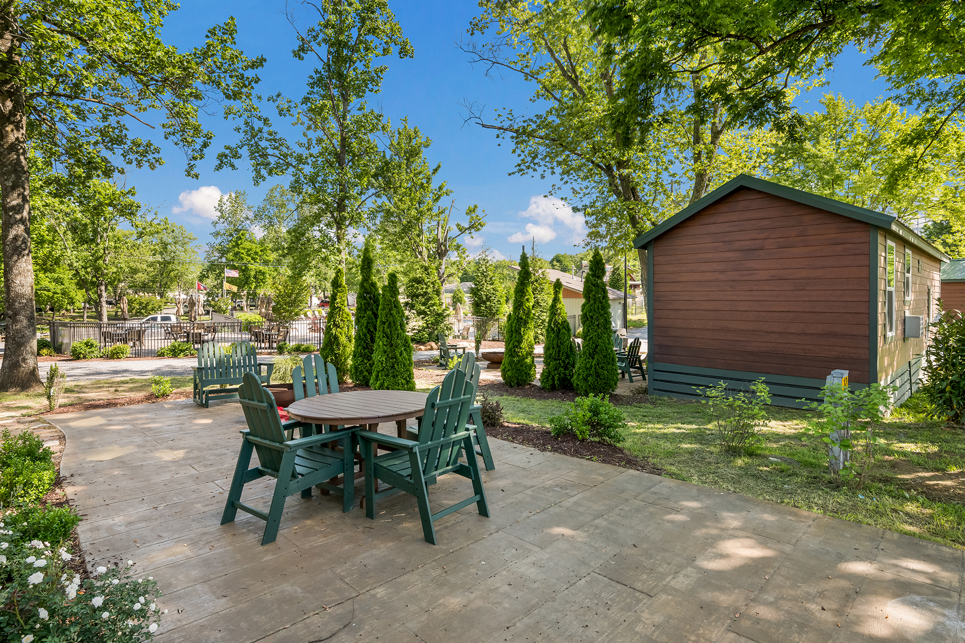 DC12_Deluxe Cabin, 2RM Near Rec (Full Bath with Tub & Shower) - Sleeps 8