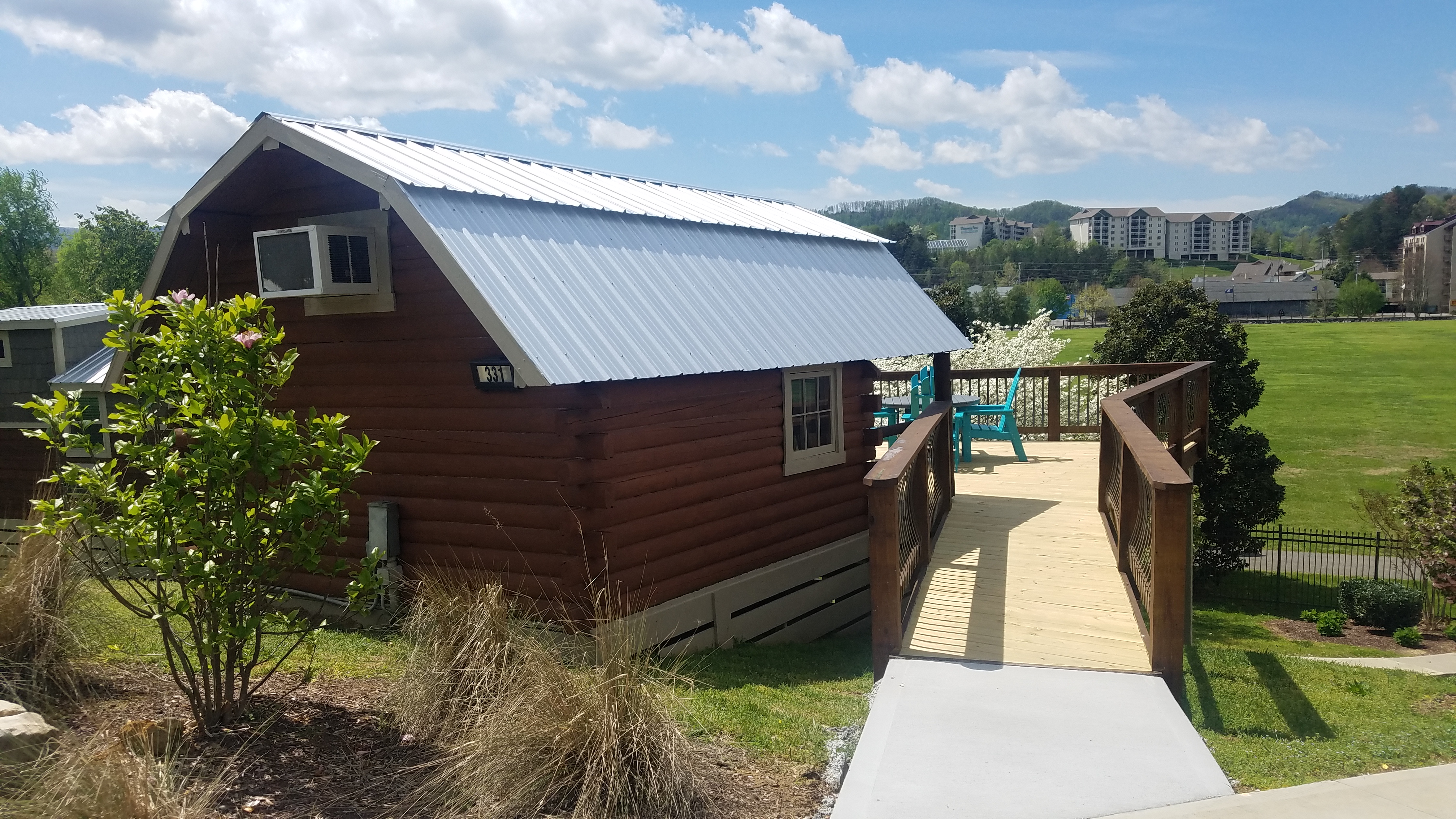 Deluxe Camping Cabins Pigeon KOA Holiday