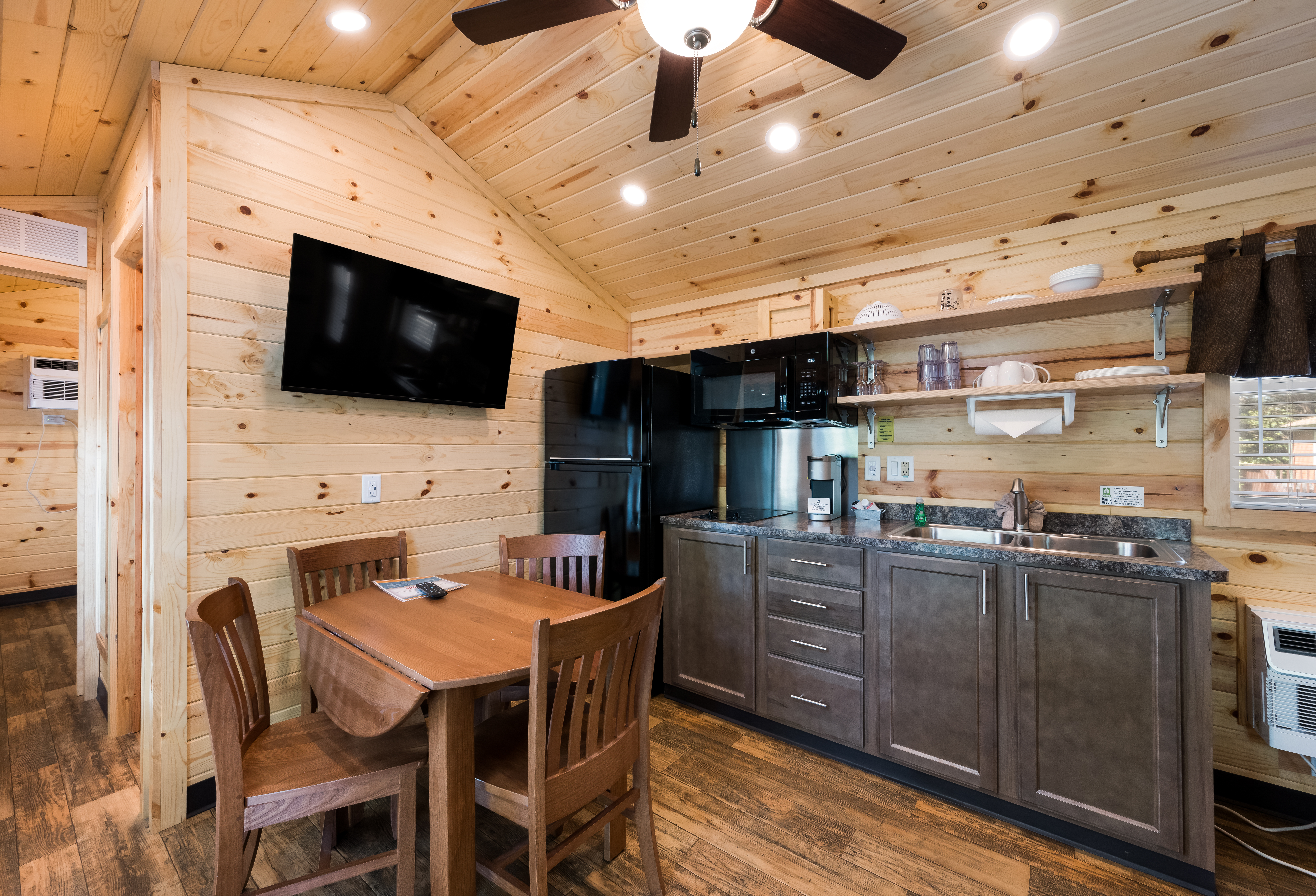 DC314_Deluxe Cabin, 2RM with KOA Patio® (Full Bath & Half Bath) – Sleeps 8