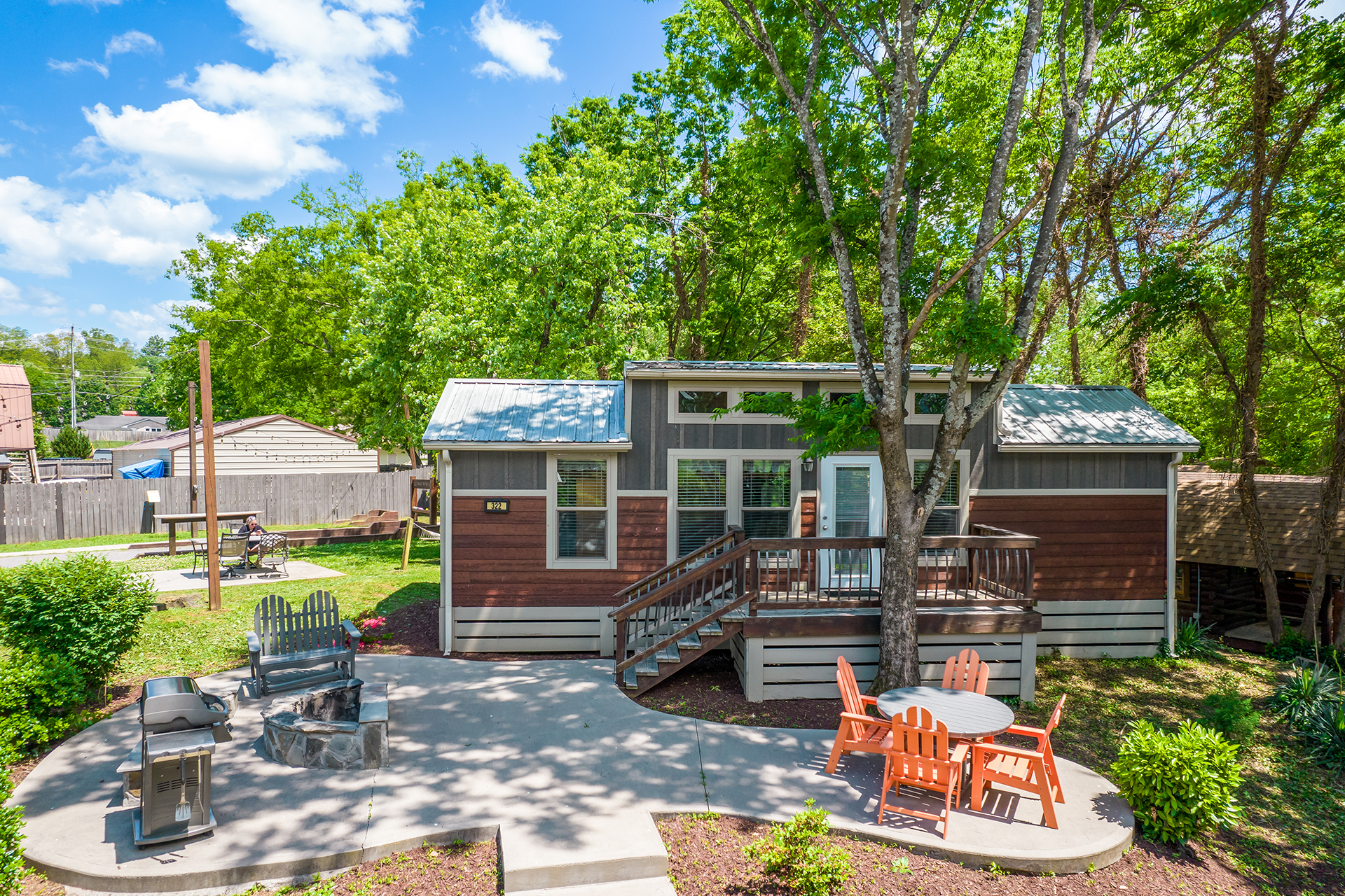 DC322_Deluxe Cabin, 2RM with KOA Patio® (Full Bath & Half Bath) – Sleeps 8