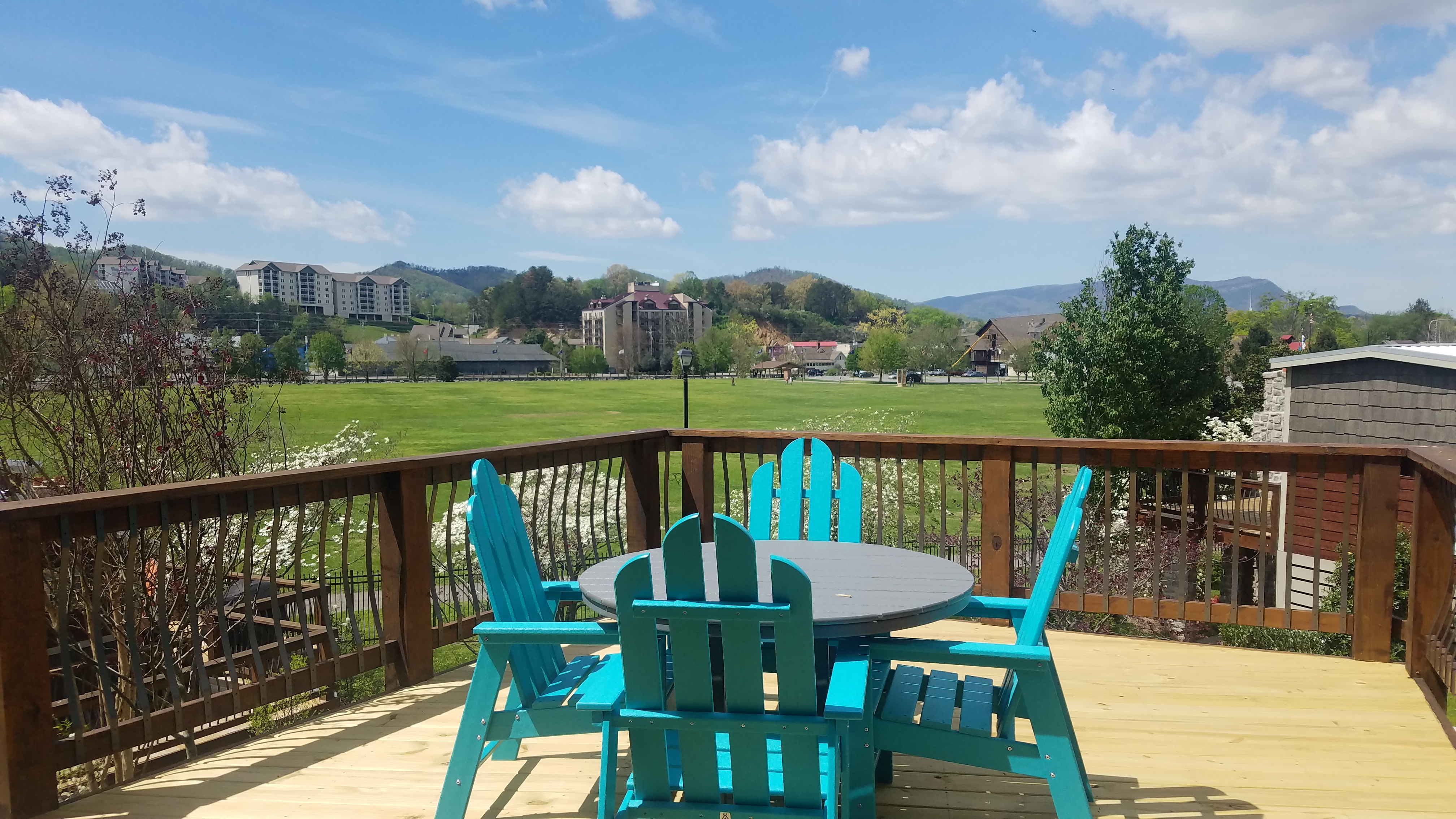 Deluxe Camping Cabin overlooking Patriot Park