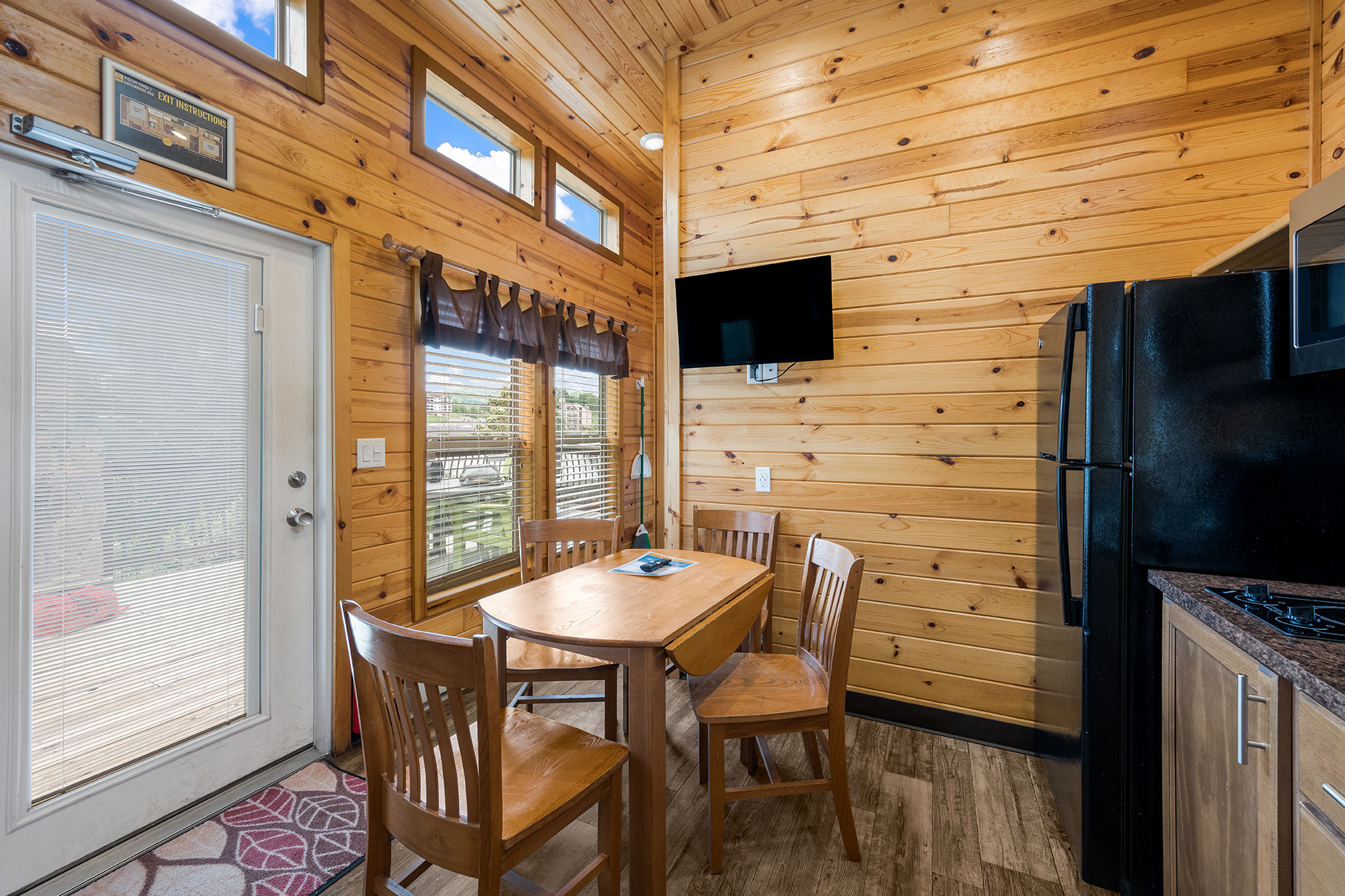 DC312_Deluxe Cabin, 2RM with KOA Patio® (Full Bath & Half Bath) – Sleeps 6