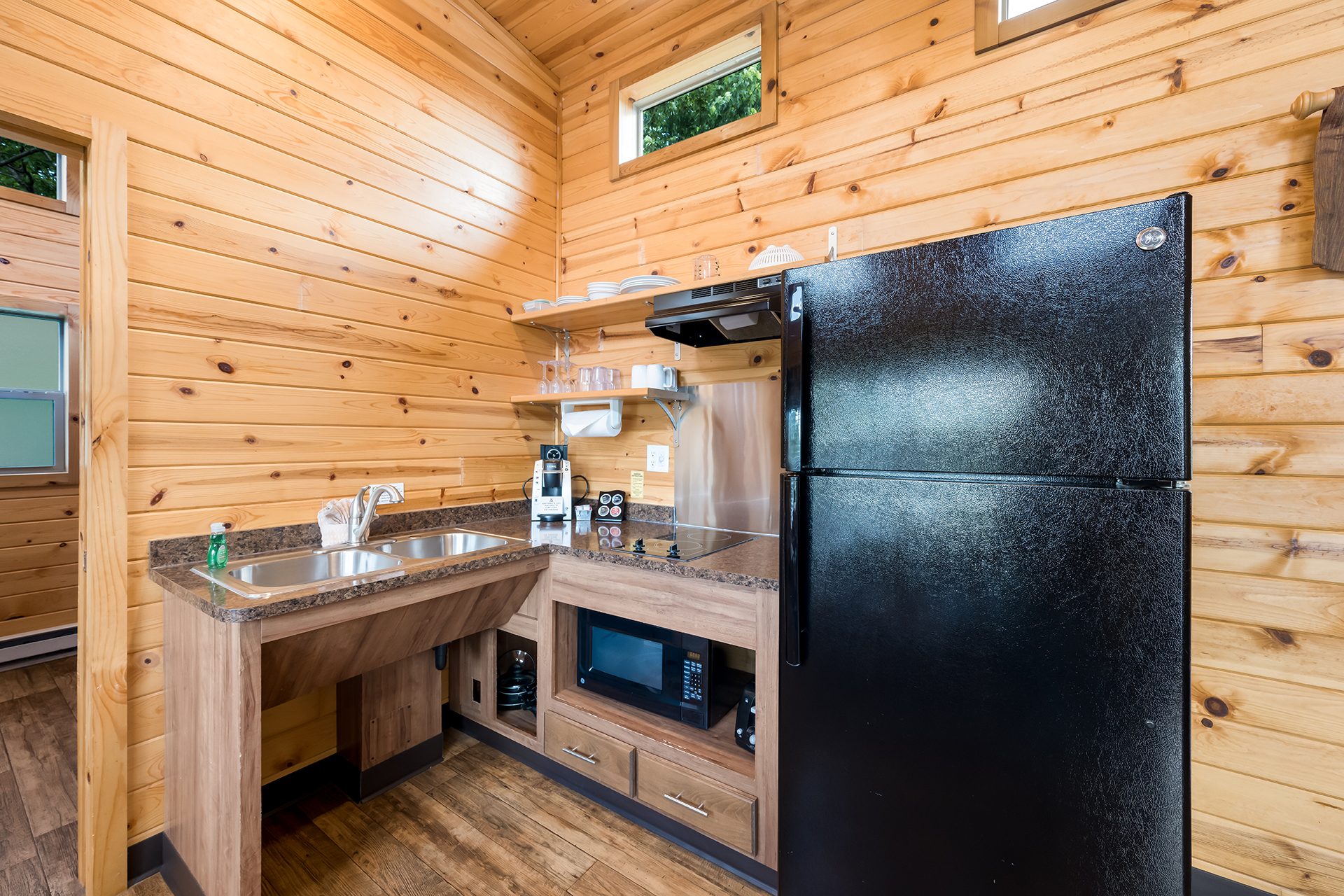 DC301_Deluxe Cabin, 1RM with KOA Patio®, Accessible (Full Bath with Shower) – Sleeps 4