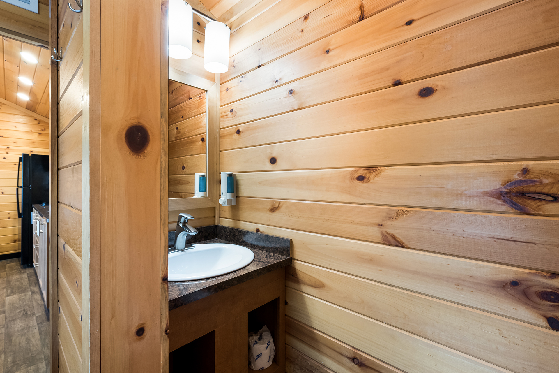DC7_Deluxe Cabin, 2RM with Patio Near Rec (Full Bath & Half Bath) – Sleeps 6