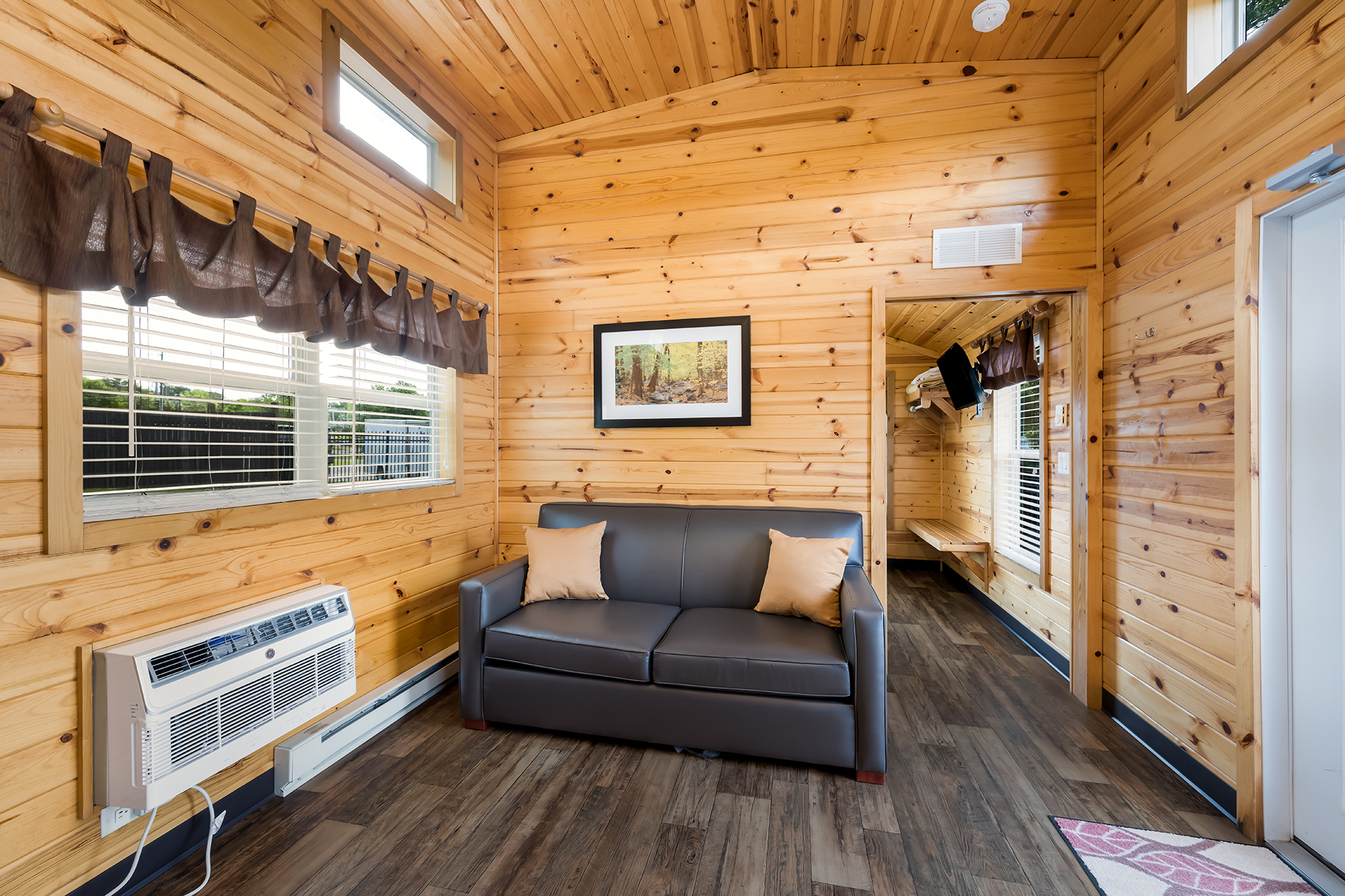 DC301_Deluxe Cabin, 1RM with KOA Patio®, Accessible (Full Bath with Shower) – Sleeps 4