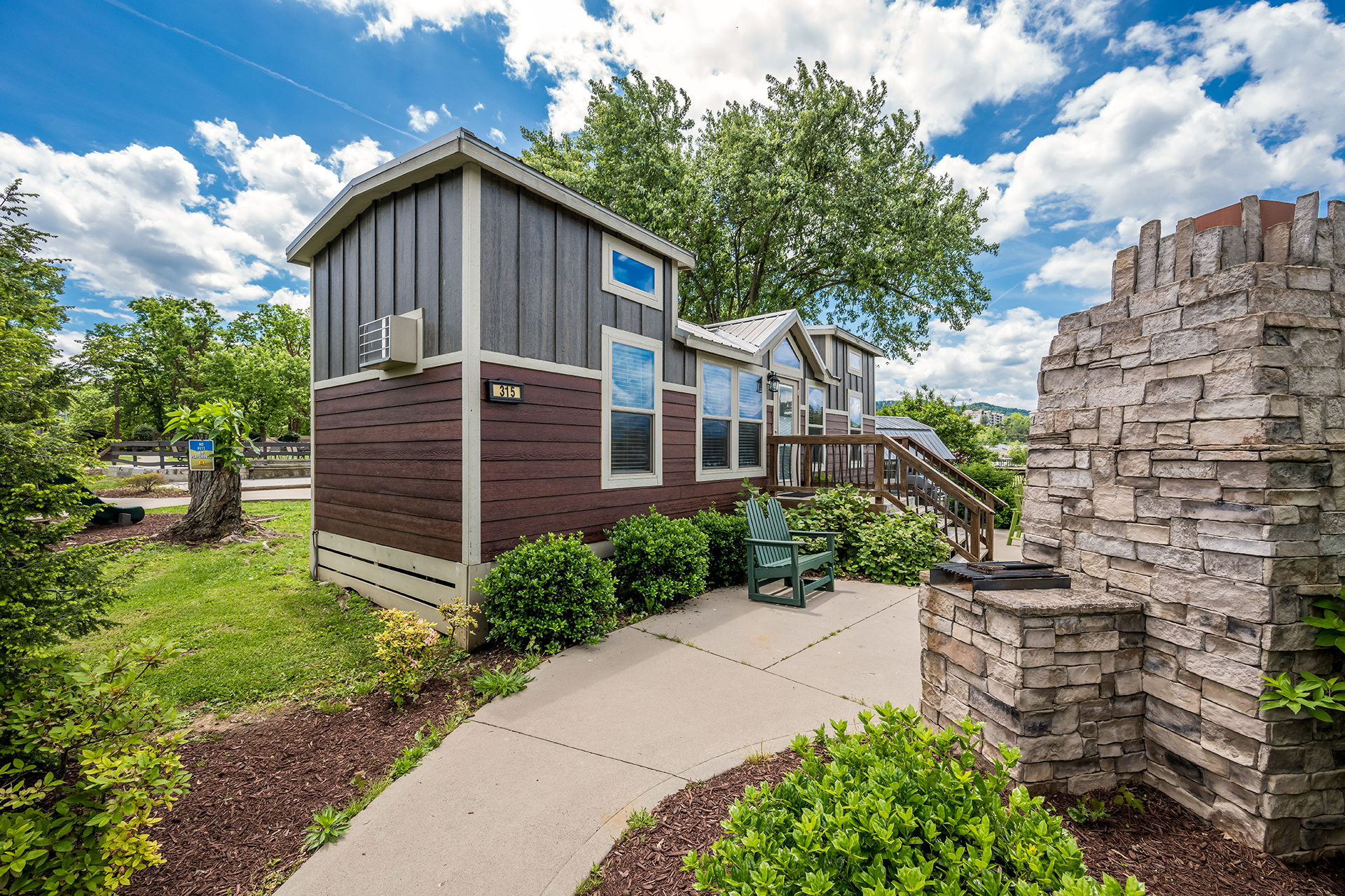 DC315_Deluxe Cabin, 2RM with KOA Patio® (Full Bath & Half Bath) – Sleeps 6