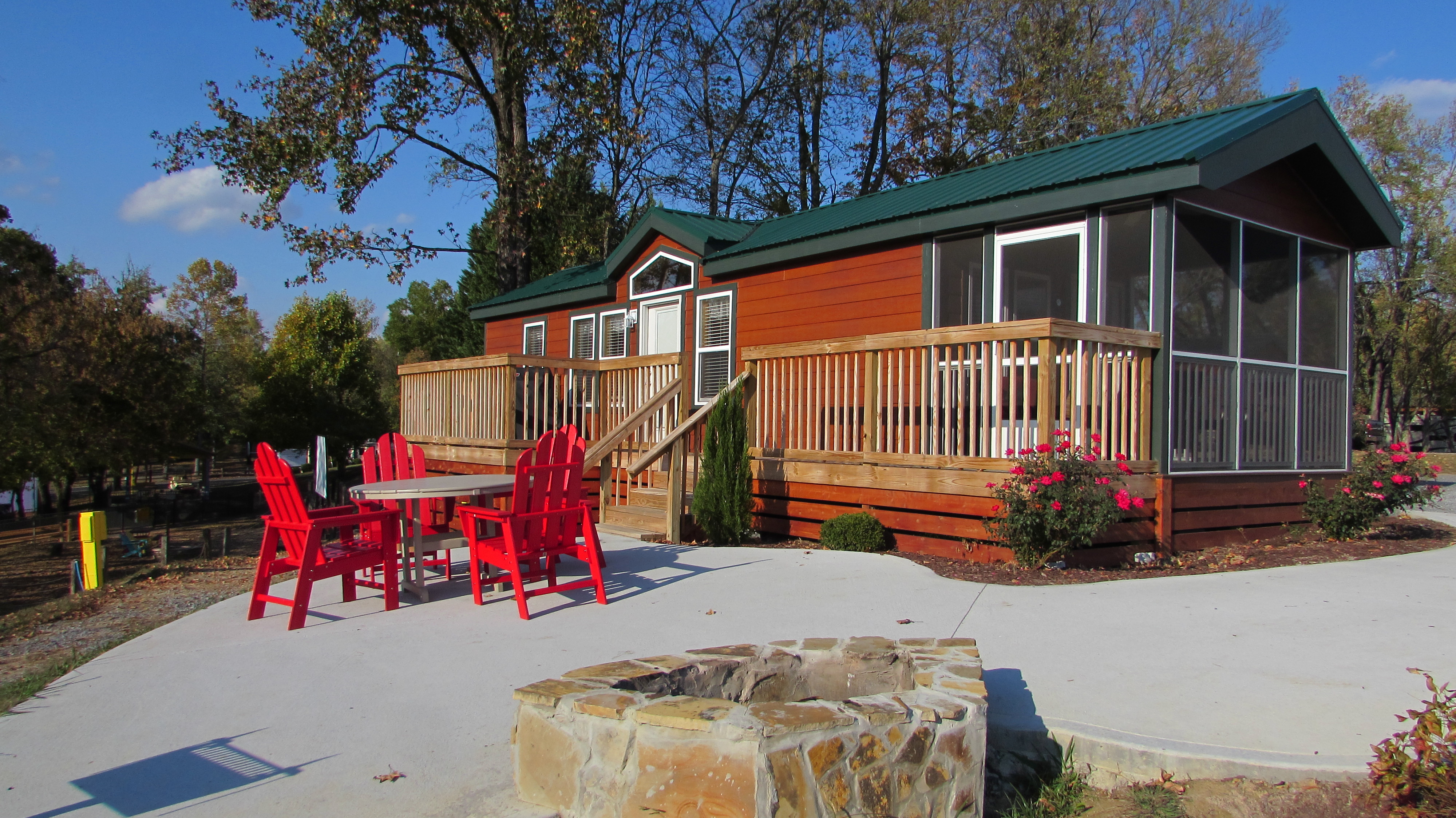 Deluxe Camping Cabins Pigeon KOA Holiday