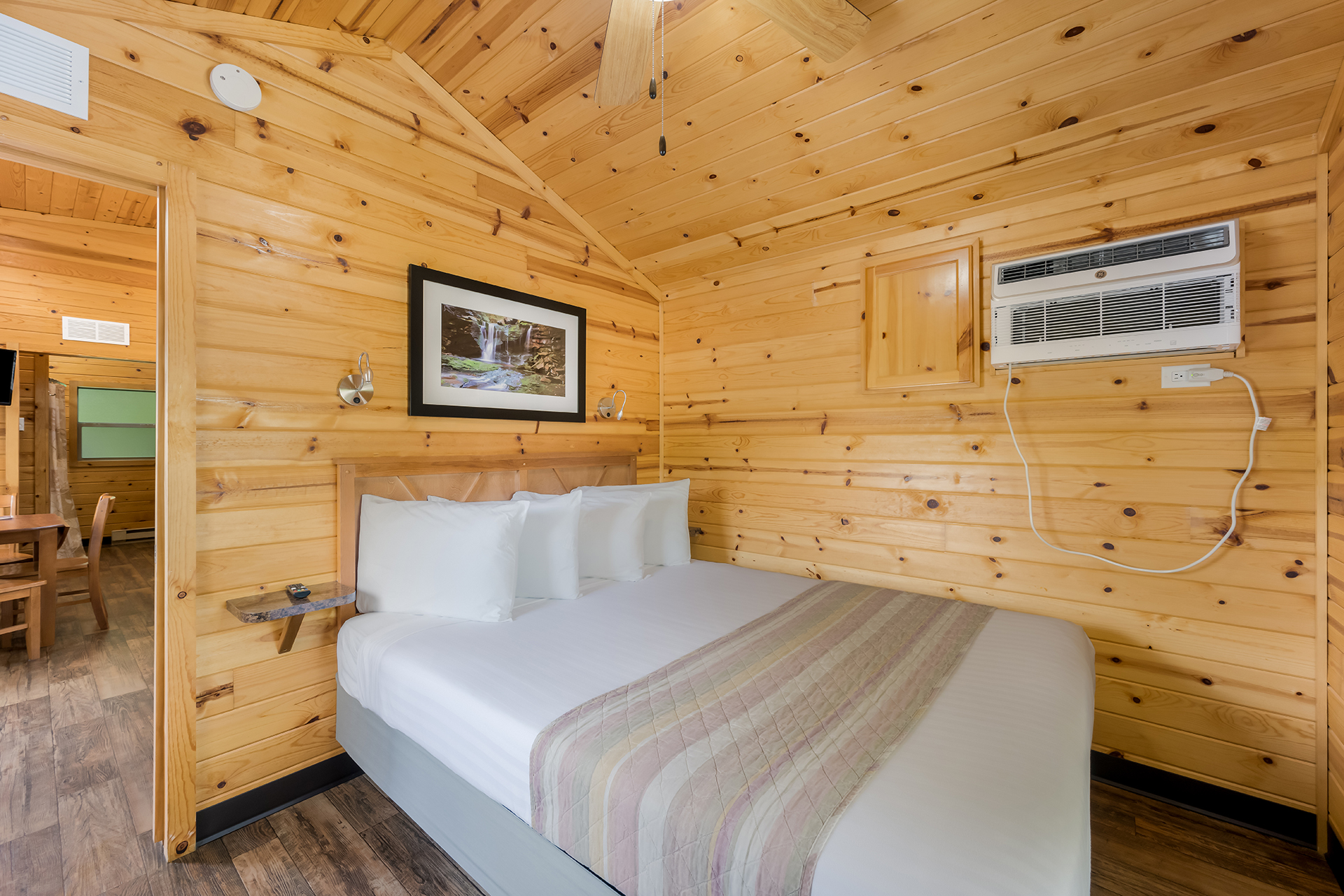 DC301_Deluxe Cabin, 1RM with KOA Patio®, Accessible (Full Bath with Shower) – Sleeps 4