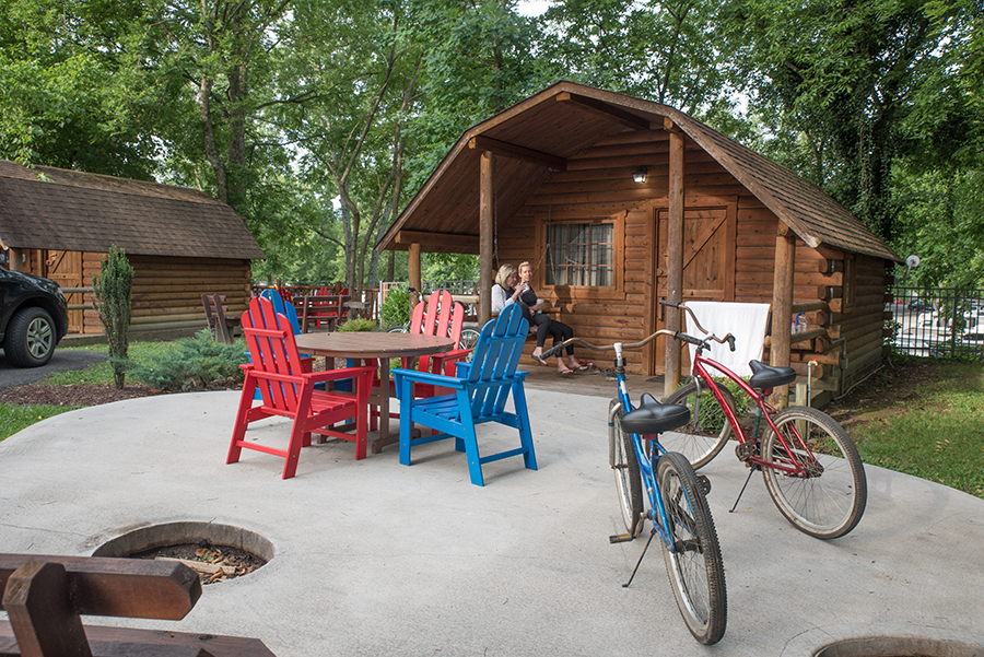 Deluxe Camping Cabins Pigeon KOA Holiday