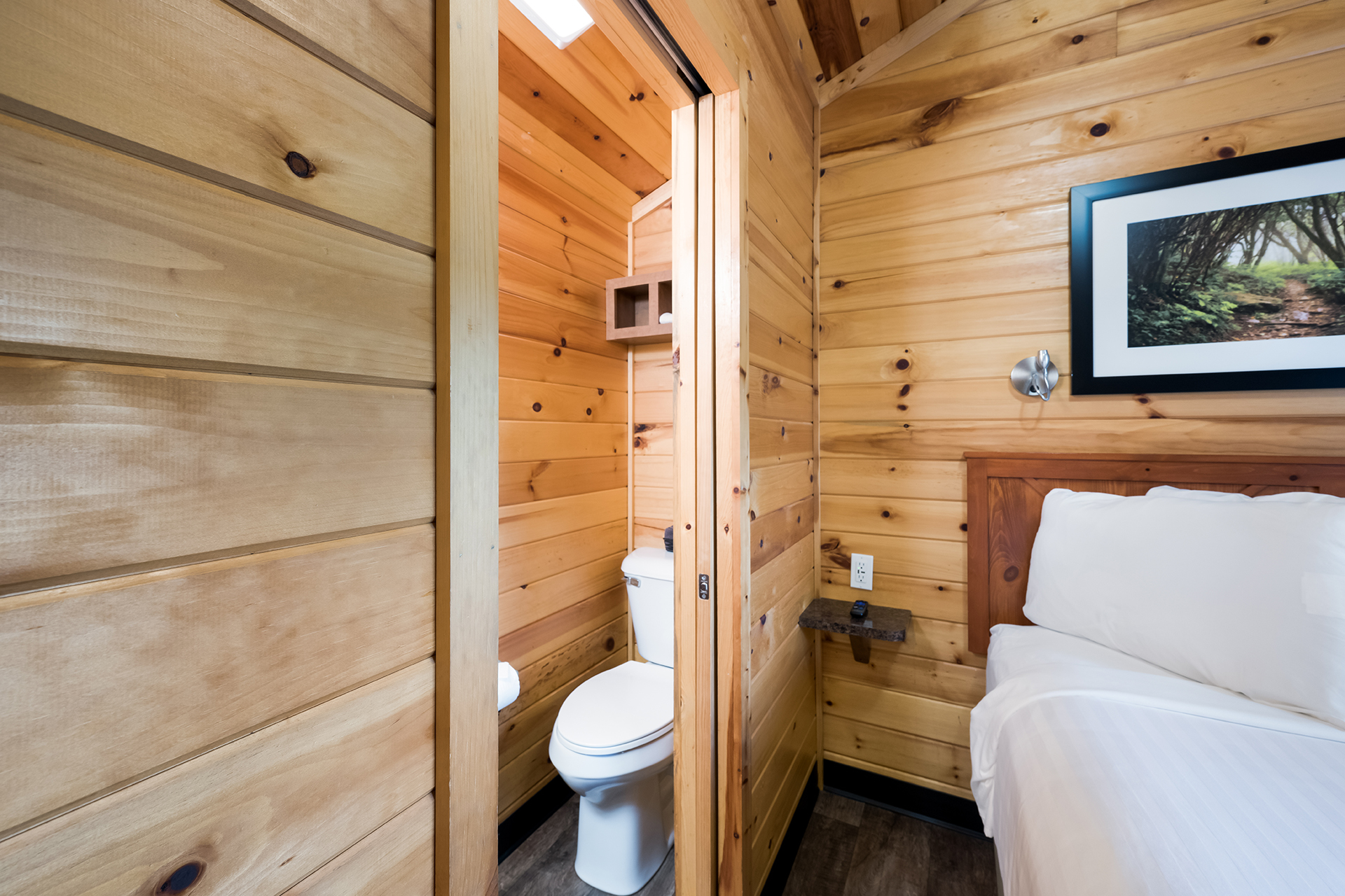 DC7_Deluxe Cabin, 2RM with Patio Near Rec (Full Bath & Half Bath) – Sleeps 6