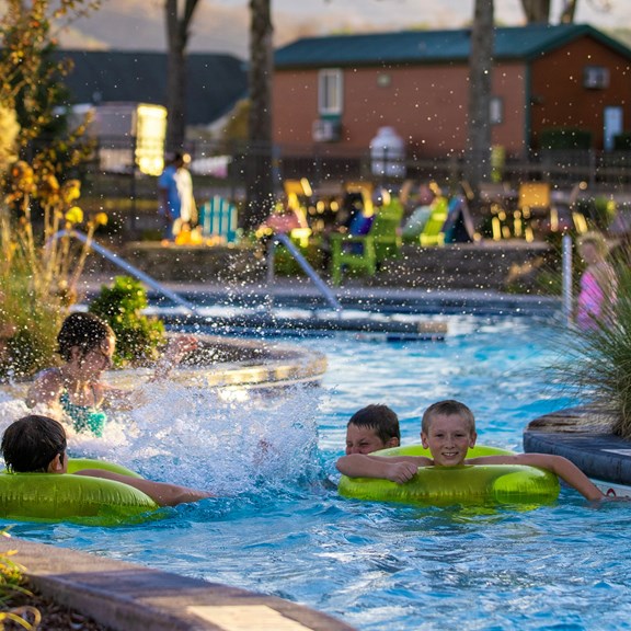 Plan a trip to Apison, Tennessee