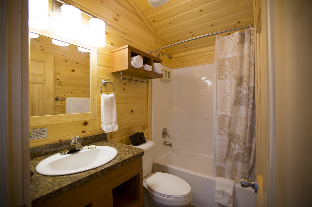 Deluxe Cabin (Full Bath with Tub & Shower), KOA Patio ® 6 person