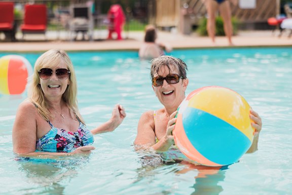 Pool ~ biggest at Point South.. open all year but Not heated
