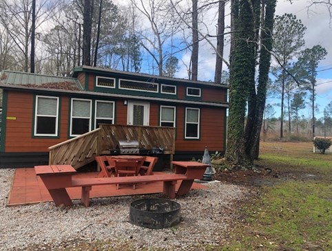 free pizza w/lodge Photo
