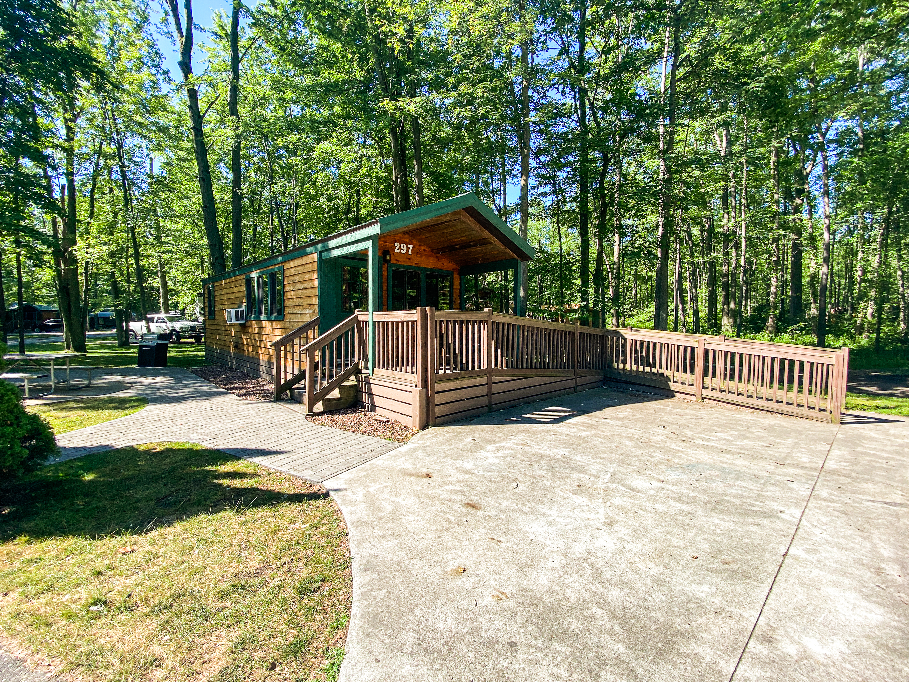 Deluxe Cabin (Full Bath with Shower) Pictures Port Huron KOA Resort