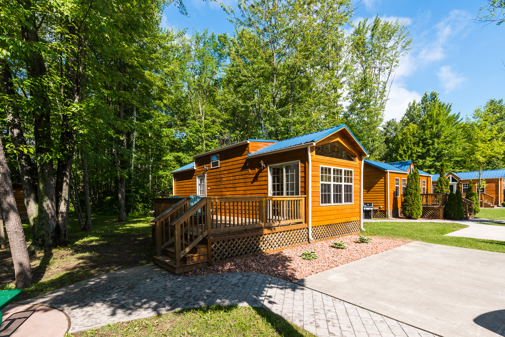 Deluxe Cabin (Full Bath with Tub & Shower) Pictures Port Huron KOA