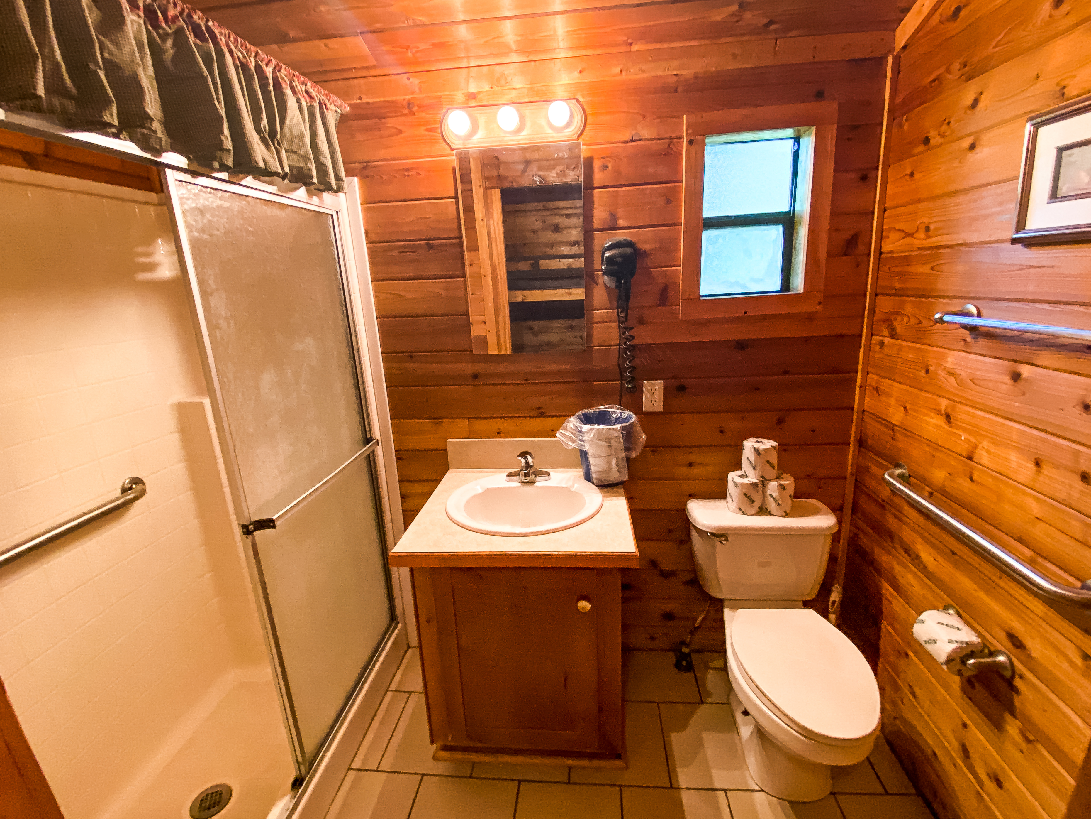 Deluxe Cabin (Full Bath with Shower) Pictures Port Huron KOA Resort