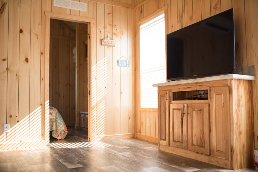 Deluxe cabin comes with a flat screen tv  and connected to an antenna for local channels