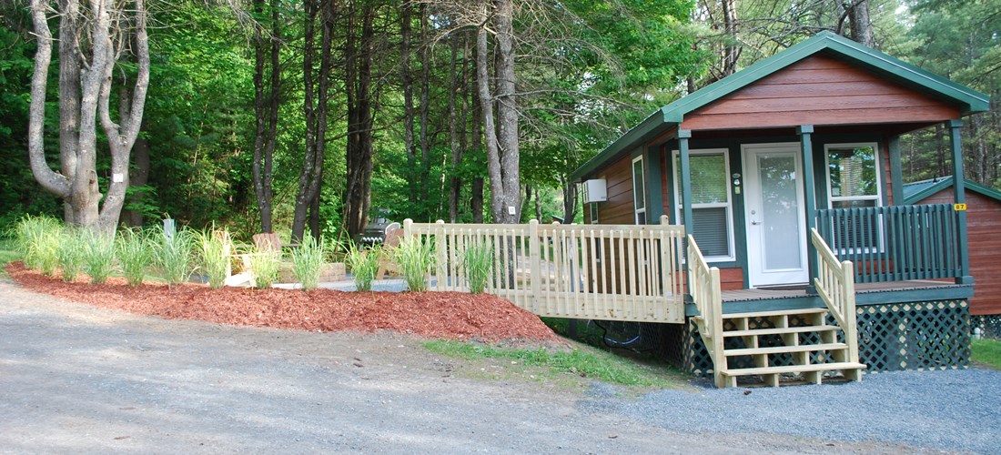 Deluxe Cabin: The Eagle