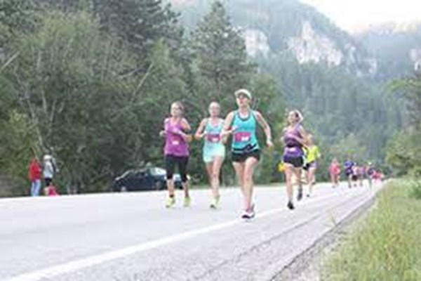 Leading Ladies Marathon Photo