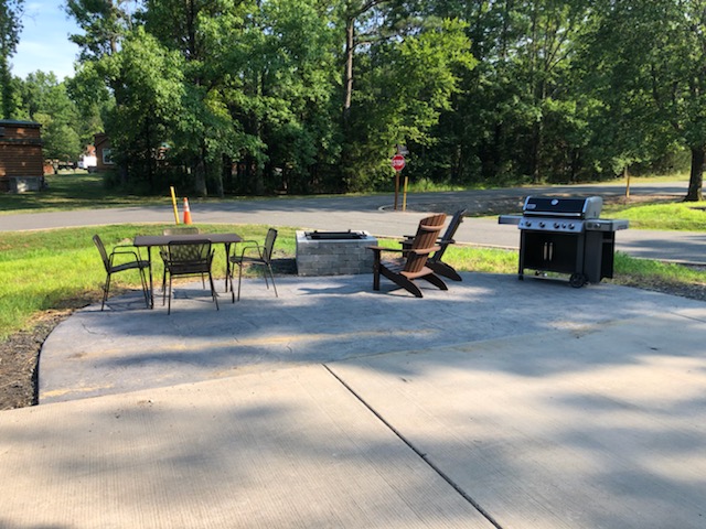 Pull Thru, 50/30 Amps, Full Hookups, Patio Patio site with concrete pad Pictures Richmond