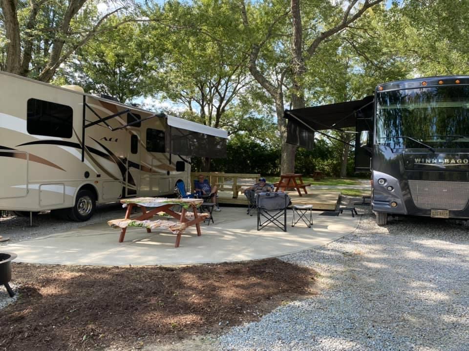 Pull Thru, 50/30 Amps, Full Hookups, KOA Patio ® , 2 Super Deluxe Buddy